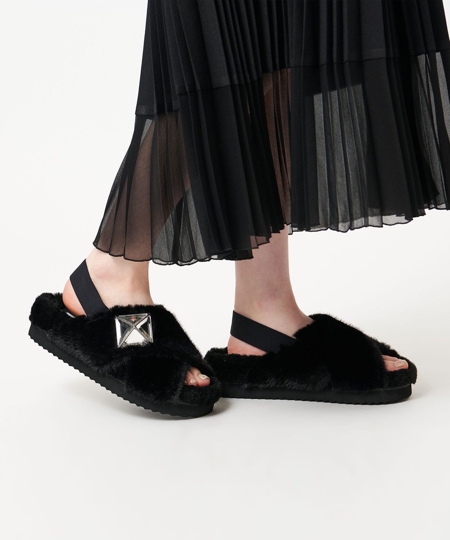 【ユナイテッドアローズ/UNITED ARROWS】のフェイクファークロス ビジュー サンダル インテリア・キッズ・メンズ・レディースファッション・服の通販 founy(ファニー) 　ファッション　Fashion　レディースファッション　Fashion for Women　サンダル　Sandals, Summer Shoes　シアー　Sheer, See-Through　シンプル　Simple, Minimal　ソックス　Socks, Hosiery　デニム　Denim, Jeans Material　ビジュー　Bijou, Jewel-like Accent　フィット　Fit, Slim Fit　フェイクファー　Faux Fur, Imitation Fur　ボトム　Bottoms, Lower Wear　夏　Summer　BLACK|ID: prp329100004830207 ipo3291000000035158607