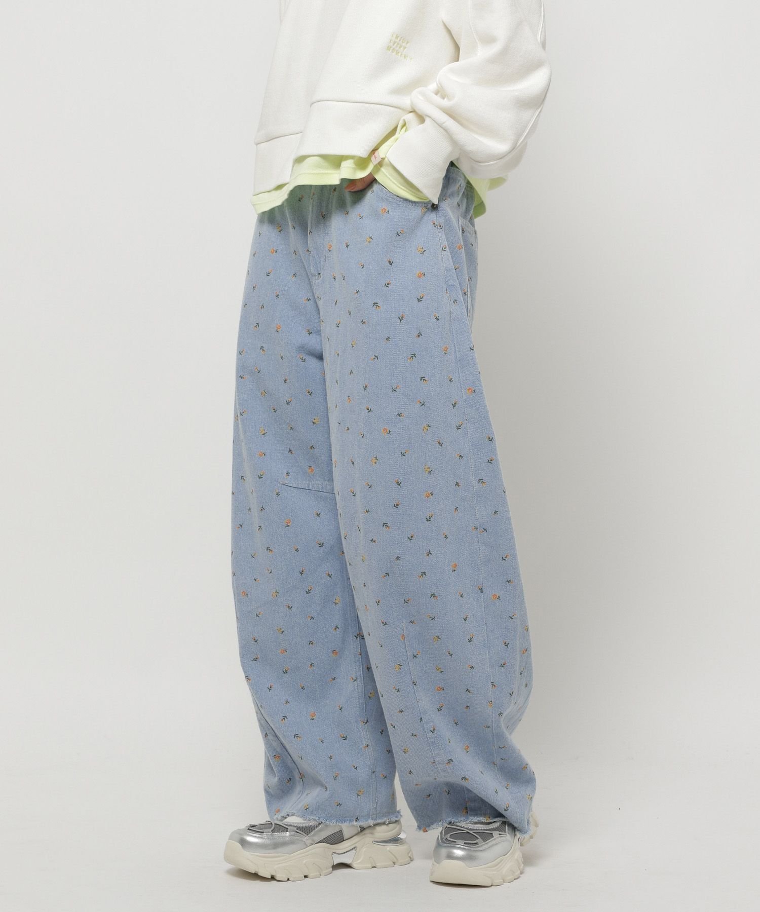 【ニコアンド/niko and】のセルフカットカーブパンツ インテリア・キッズ・メンズ・レディースファッション・服の通販 founy(ファニー) 　ファッション　Fashion　レディースファッション　Fashion for Women　パンツ　Pants & Trousers　インディゴ　Indigo Denim　シンプル　Simple, Minimal　ストライプ　Stripe, Striped Pattern　デニム　Denim, Jeans Material　トレンド　Trend, Trending Now　バランス　Balance, Style Balance　フェミニン　Feminine, Girly　フリンジ　Fringe, Tassel　ブルゾン　Blouson, Bomber Jacket　ベーシック　Basic, Essential　おすすめ　Recommended / Our Picks　プチフラワーインディゴ|ID: prp329100004830214 ipo3291000000035158669