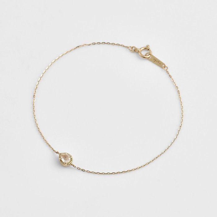 【アガット/agete】のK10ダイヤモンド/ムーンストーンブレスレット(0.01ct) インテリア・キッズ・メンズ・レディースファッション・服の通販 founy(ファニー) https://founy.com/ ファッション Fashion レディースファッション Fashion for Women ジュエリー Jewelry チェーン＆カフブレスレット Cuff & Chain Bracelets おすすめ Recommended / Our Picks ギフト プレゼント Gift / Present ジュエリー Jewelry, Accessories ストーン Stone, Gem-Like ダイヤモンド Diamond, Brilliant Cut ブレスレット Bracelet, Wristband リバーシブル Reversible, Two-Sided |ID: prp329100004830239 ipo3291000000035158856