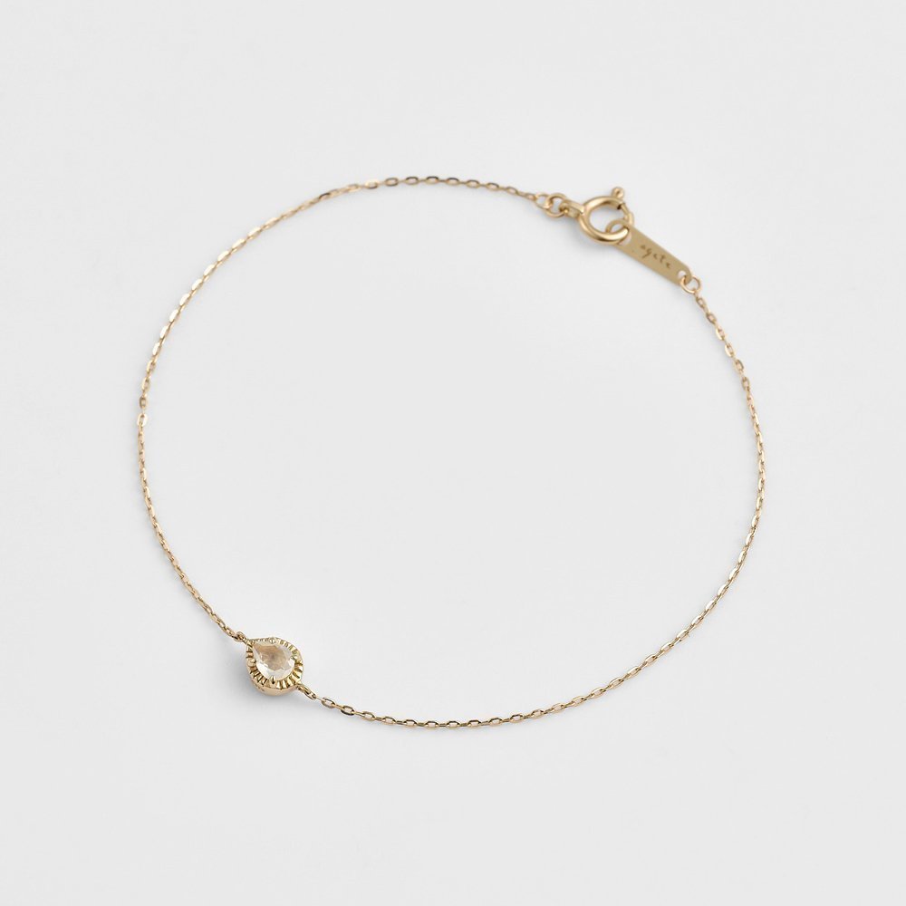 【アガット/agete】のK10ダイヤモンド/ムーンストーンブレスレット(0.01ct) インテリア・キッズ・メンズ・レディースファッション・服の通販 founy(ファニー) ファッション Fashion レディースファッション Fashion for Women ジュエリー Jewelry チェーン&カフブレスレット Cuff & Chain Bracelets おすすめ Recommended / Our Picks ギフト プレゼント Gift / Present ジュエリー Jewelry, Accessories ストーン Stone, Gem-Like ダイヤモンド Diamond, Brilliant Cut ブレスレット Bracelet, Wristband リバーシブル Reversible, Two-Sided ホワイト|ID: prp329100004830239 ipo3291000000035158857