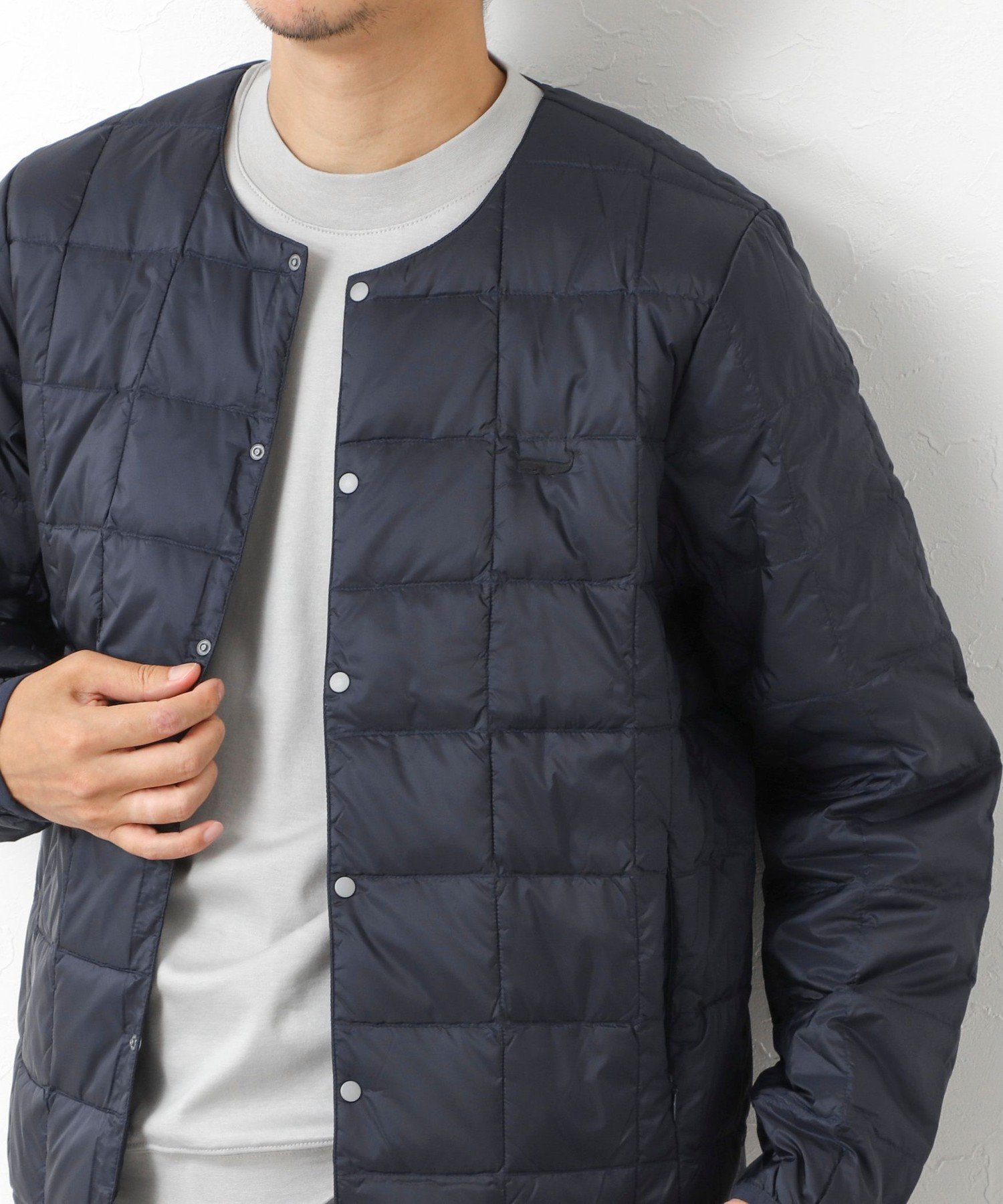 【ノーリーズ/NOLLEYS / MEN】の【TAION/タイオン】別注クジラ刺繍CREW NECK BUTTON DOWN JACKET インテリア・キッズ・メンズ・レディースファッション・服の通販 founy(ファニー) 　ファッション　Fashion　メンズファッション　Fashion for Men　インナー　Innerwear　ウォッシャブル　Machine Washable　シンプル　Simple, Minimal　ダウン　Down, Puffer　定番　Standard, Basic Item　ポケット　Pocket, Pocket Detail　別注　Limited Edition, Custom Order　ワンポイント　One Point, Statement Accent　おすすめ　Recommended / Our Picks　ネイビー|ID: prp329100004830280 ipo3291000000035159223