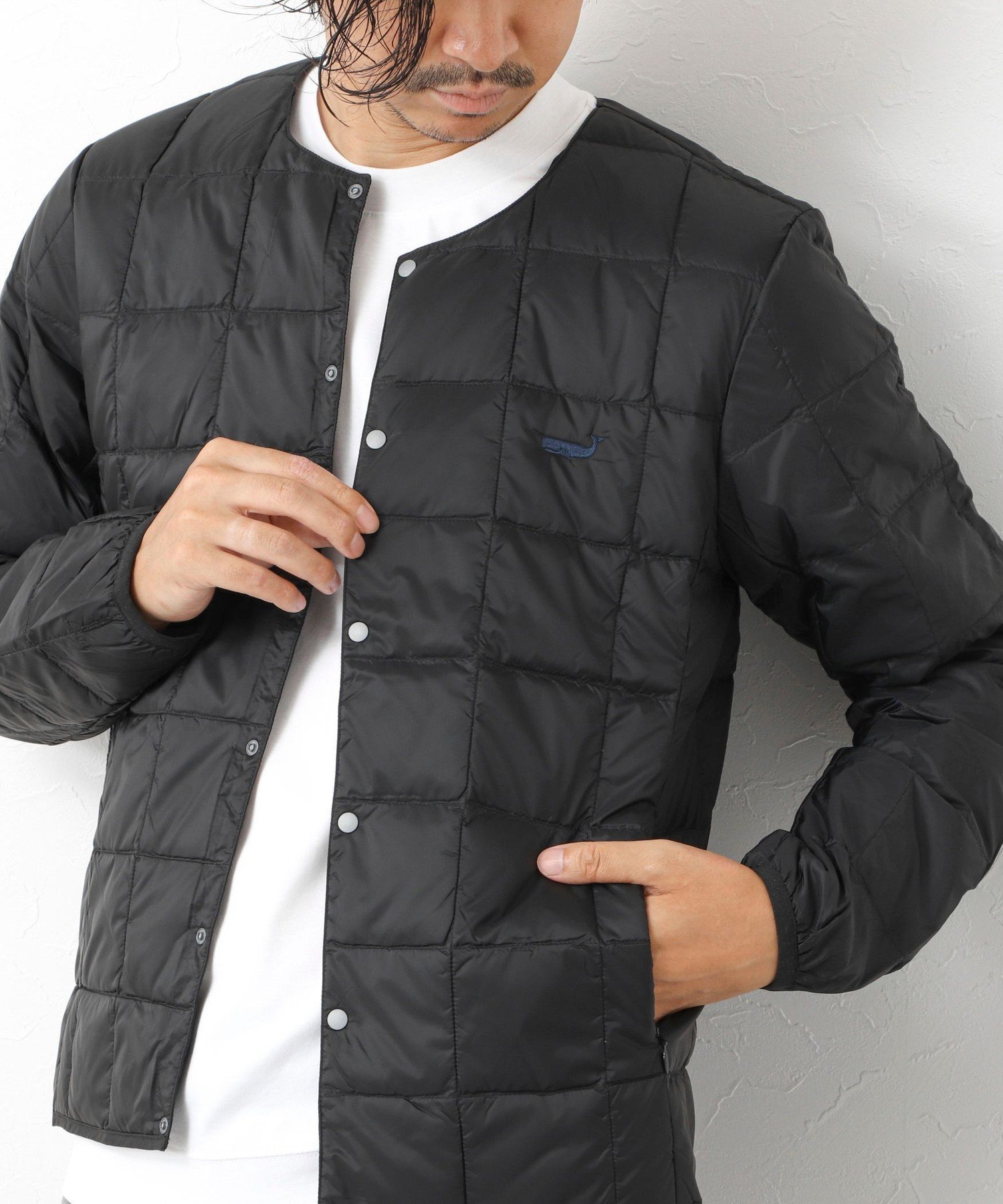 【ノーリーズ/NOLLEYS / MEN】の【TAION/タイオン】別注クジラ刺繍CREW NECK BUTTON DOWN JACKET インテリア・キッズ・メンズ・レディースファッション・服の通販 founy(ファニー) 　ファッション　Fashion　メンズファッション　Fashion for Men　インナー　Innerwear　ウォッシャブル　Machine Washable　シンプル　Simple, Minimal　ダウン　Down, Puffer　定番　Standard, Basic Item　ポケット　Pocket, Pocket Detail　別注　Limited Edition, Custom Order　ワンポイント　One Point, Statement Accent　おすすめ　Recommended / Our Picks　ブラック|ID: prp329100004830280 ipo3291000000035159228