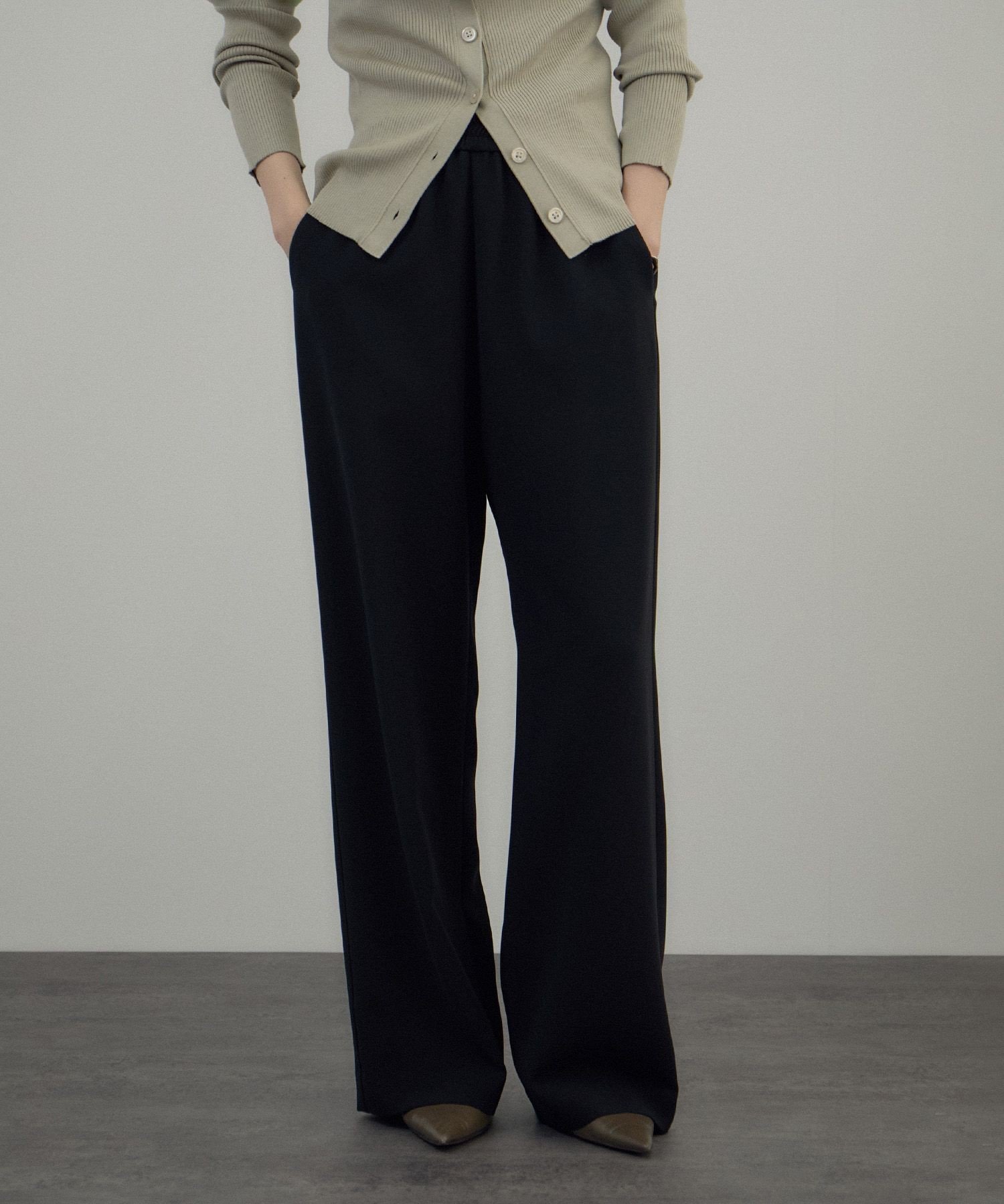 【サロン アダム エ ロペ/SALON adam et rope'】のトリアセリラクシーパンツ / セットアップ対応 インテリア・キッズ・メンズ・レディースファッション・服の通販 founy(ファニー) 　ファッション　Fashion　レディースファッション　Fashion for Women　セットアップ　Matching Sets　レディースパンツ・ボトムス　Pants & Trousers / Bottoms　ギャザー　Gathered, Ruffled　シンプル　Simple, Minimal　ストレッチ　Stretch, Stretchy Fabric　セットアップ　Set-Up, Coordinated Outfit　とろみ　Fluid, Flowy Fabric　ポケット　Pocket, Pocket Detail　リラックス　Relax, Relaxed Fit　ルーズ　Loose, Oversized　おすすめ　Recommended / Our Picks　エレガント 上品　Elegant　ブラック(01)|ID: prp329100004830325 ipo3291000000035159809