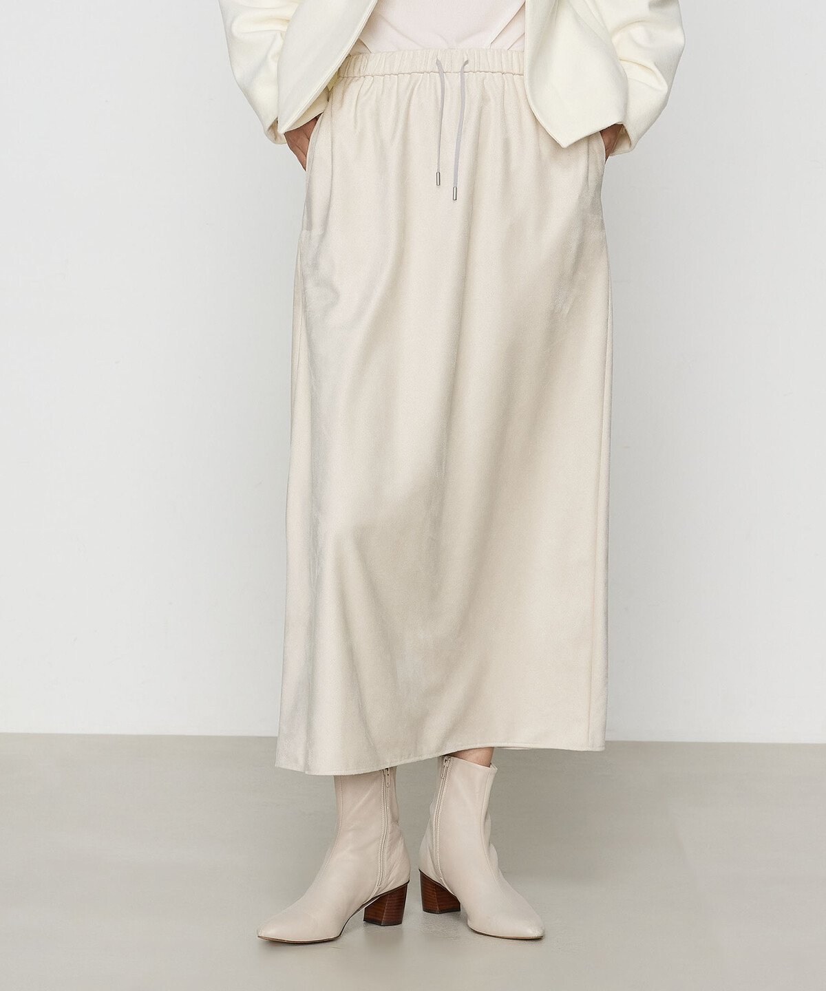 【コムサ/COMME CA】のスエード調ジャージ スエードセミタイトスカート インテリア・キッズ・メンズ・レディースファッション・服の通販 founy(ファニー) 　ファッション　Fashion　レディースファッション　Fashion for Women　スカート　Skirts　なめらか　Smooth, Silky Texture　ストレッチ　Stretch, Stretchy Fabric　スピンドル　Spindle, Drawcord　ポケット　Pocket, Pocket Detail　ワンポイント　One Point, Statement Accent　秋　Autumn　07:エクリュ|ID: prp329100004830353 ipo3291000000035160118