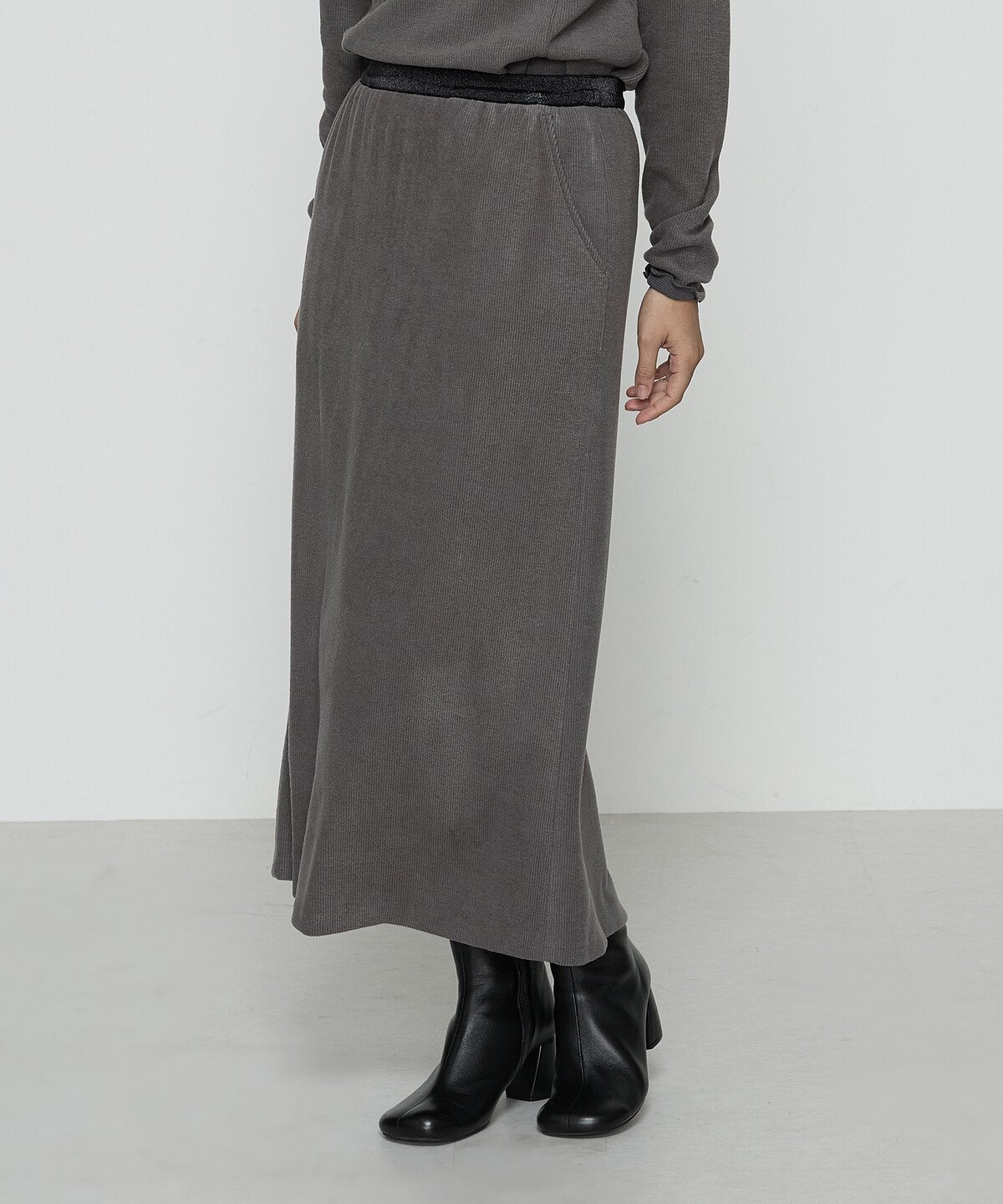 【コムサ/COMME CA】のニットコール タイトスカート インテリア・キッズ・メンズ・レディースファッション・服の通販 founy(ファニー) 　ファッション　Fashion　レディースファッション　Fashion for Women　スカート　Skirts　おすすめ　Recommended / Our Picks　コーデュロイ　Corduroy, Cord Fabric　タイトスカート　Pencil Skirt, Tight Skirt　04:グレー|ID: prp329100004830357 ipo3291000000035160149