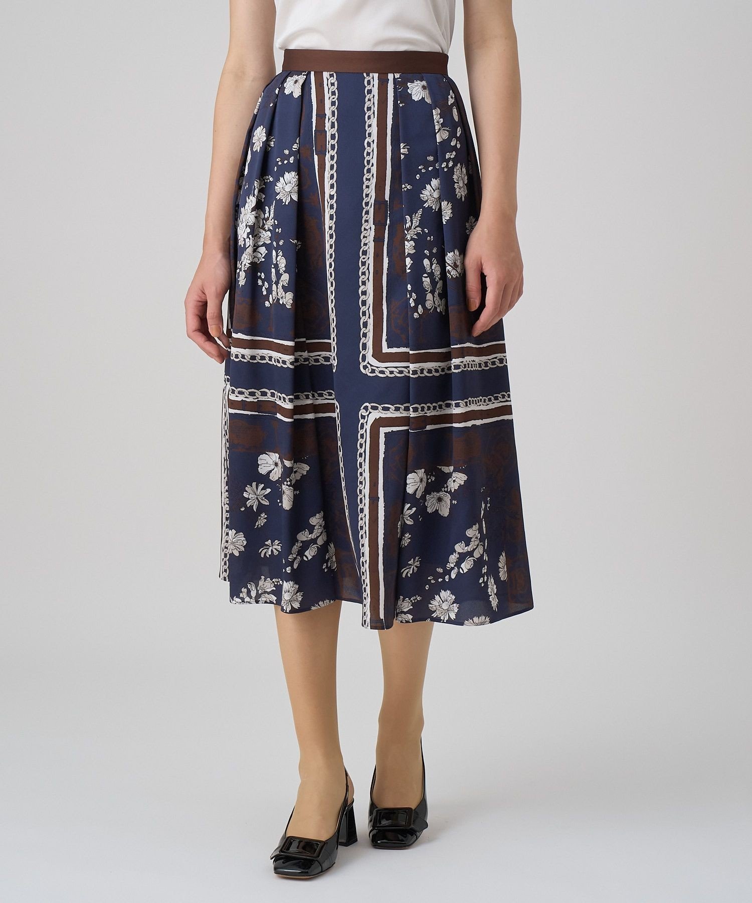 【アナイ/ANAYI】のスカーフプリントタック スカート インテリア・キッズ・メンズ・レディースファッション・服の通販 founy(ファニー) ファッション Fashion レディースファッション Fashion for Women スカート Skirts オレンジ Orange オータム Autumn Fashion カーディガン Cardigan, Knitwear サテン Satin, Glossy Fabric シンプル Simple, Minimal スカーフ Scarf, Neckwear スマート Smart, Elegant フラワー Flower, Floral プリント Print, Printed Pattern ロング Long, Long-Length A/W・秋冬 Autumn/Winter 再入荷 Restock / Back in Stock navy|ID: prp329100004830369 ipo3291000000035160241