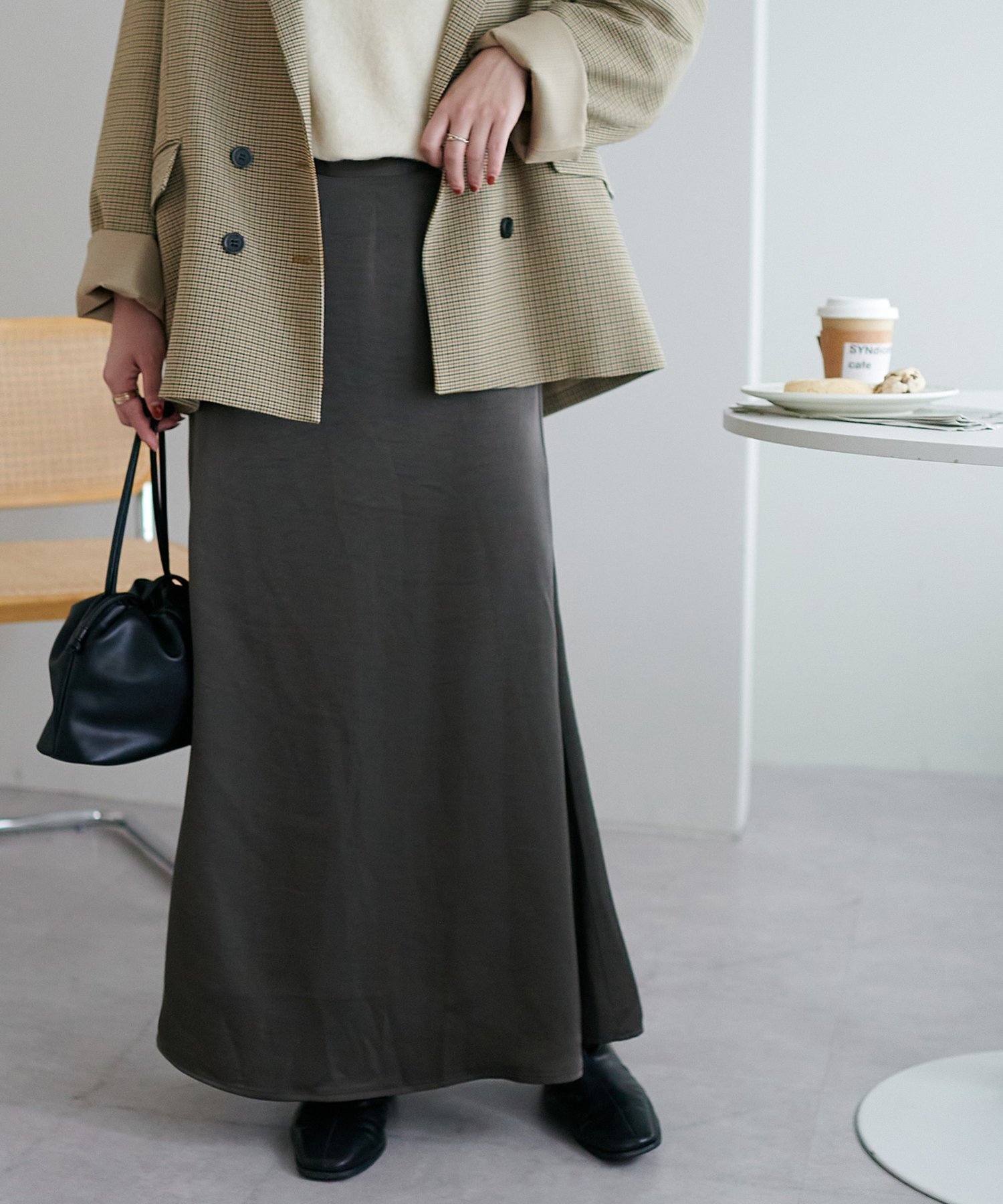 【ディスコート/Discoat】の【高見え/WEB限定】サテンフレアスカート インテリア・キッズ・メンズ・レディースファッション・服の通販 founy(ファニー) 　ファッション　Fashion　レディースファッション　Fashion for Women　スカート　Skirts　Aライン・フレアスカート　A-Line & Flared Skirts　サテン　Satin, Glossy Fabric　フレア　Flare, Flared　フロント　Front, Front Design　ベーシック　Basic, Essential　エレガント 上品　Elegant　A/W・秋冬　Autumn/Winter　チャコールグレー|ID: prp329100004830390 ipo3291000000035160546