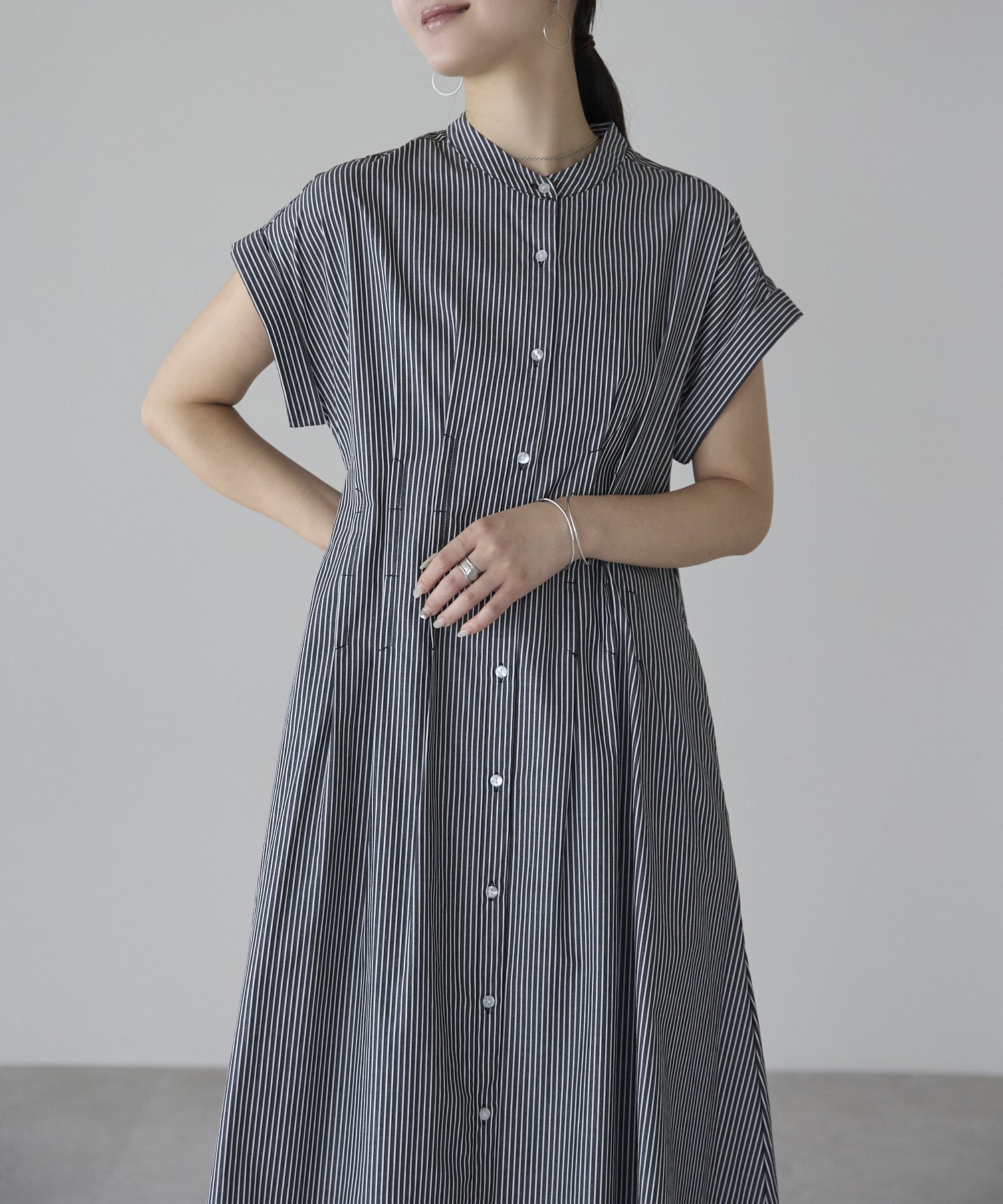 【プレフェリール/PREFERIR】のストライプバックレースアップバンドカラーワンピース インテリア・キッズ・メンズ・レディースファッション・服の通販 founy(ファニー) 　ファッション　Fashion　レディースファッション　Fashion for Women　ワンピース　Dresses　シンプル　Simple, Minimal　ストライプ　Stripe, Striped Pattern　プリント　Print, Printed Pattern　レース　Lace, Lace Fabric　ブラック|ID: prp329100004830475 ipo3291000000035162115