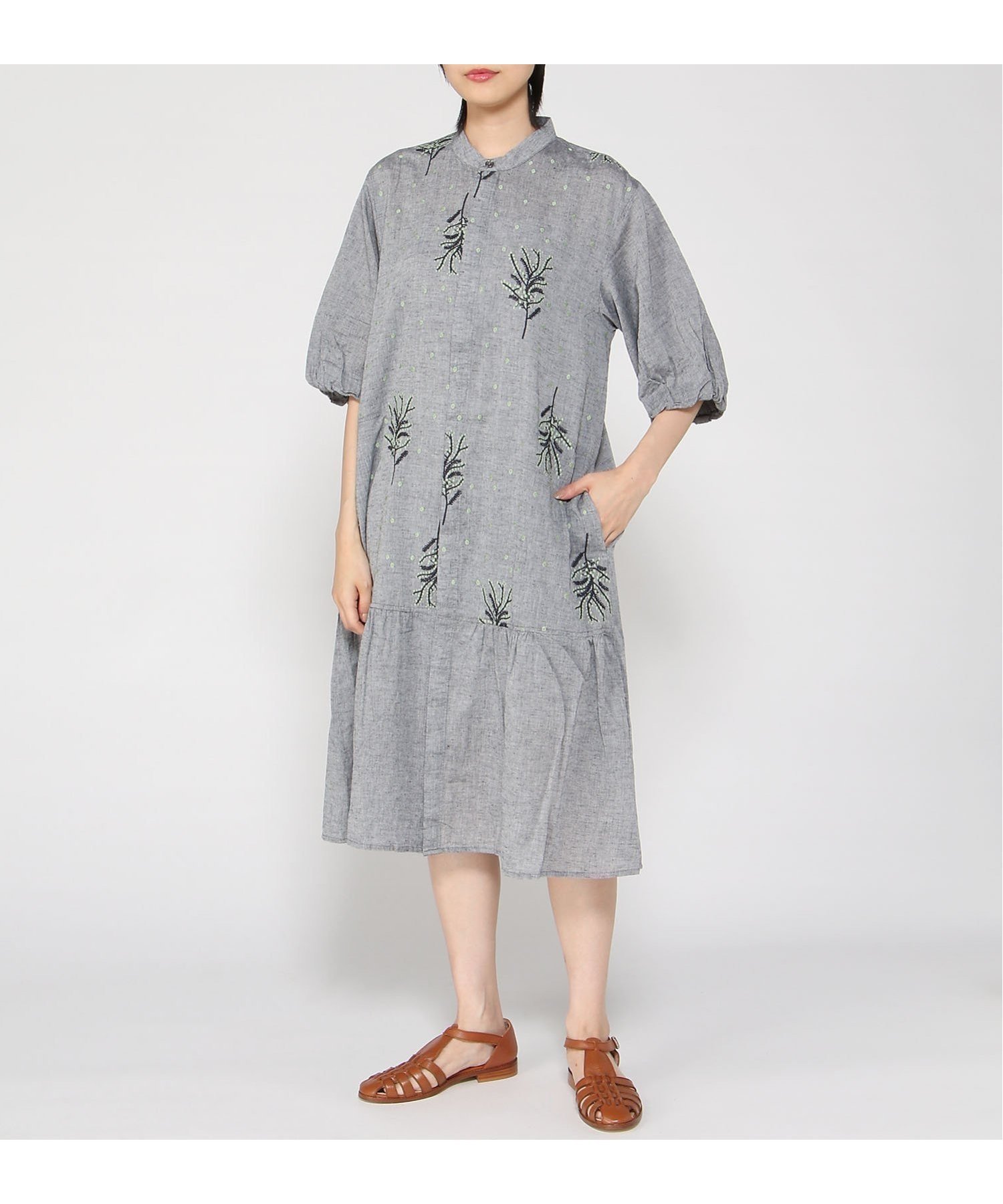 【スーパーハッカ/SUPER HAKKA】の先染めシャンブレー ミモザ ドット刺繍ワンピース(前開き) インテリア・キッズ・メンズ・レディースファッション・服の通販 founy(ファニー) 　ファッション　Fashion　レディースファッション　Fashion for Women　ワンピース　Dresses　シャンブレー　Chambray, Denim-Like Fabric　スリーブ　Sleeve, Long Sleeve / Short Sleeve　ドット　Polka Dot, Dot Pattern　フェミニン　Feminine, Girly　ポケット　Pocket, Pocket Detail　羽織　Haori, Light Jacket　ネイビー|ID: prp329100004830524 ipo3291000000035163058