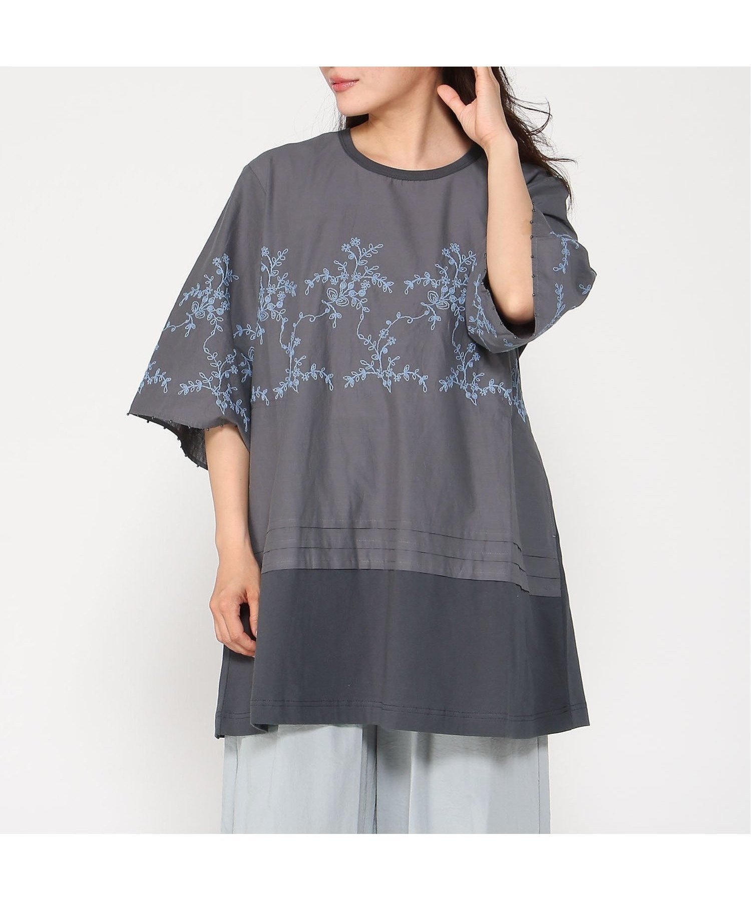 【スーパーハッカ/SUPER HAKKA】のコットンローンコード刺繍+ビーズ+天竺チュニックカットソー 人気、トレンドファッション・服の通販 founy(ファニー) 　ファッション　Fashion　レディースファッション　Fashion for Women　トップス・カットソー　Cut & Sew Tops　カットソー・ベーシックTシャツ　Cut-and-Sewn Tops / Stretch Tees & Basics　クラシック　Classic, Timeless Style　ポケット　Pocket, Pocket Detail　レーシー　Lacy, Lace-Like　 other-1|ID: prp329100004830527 ipo3291000000035163101