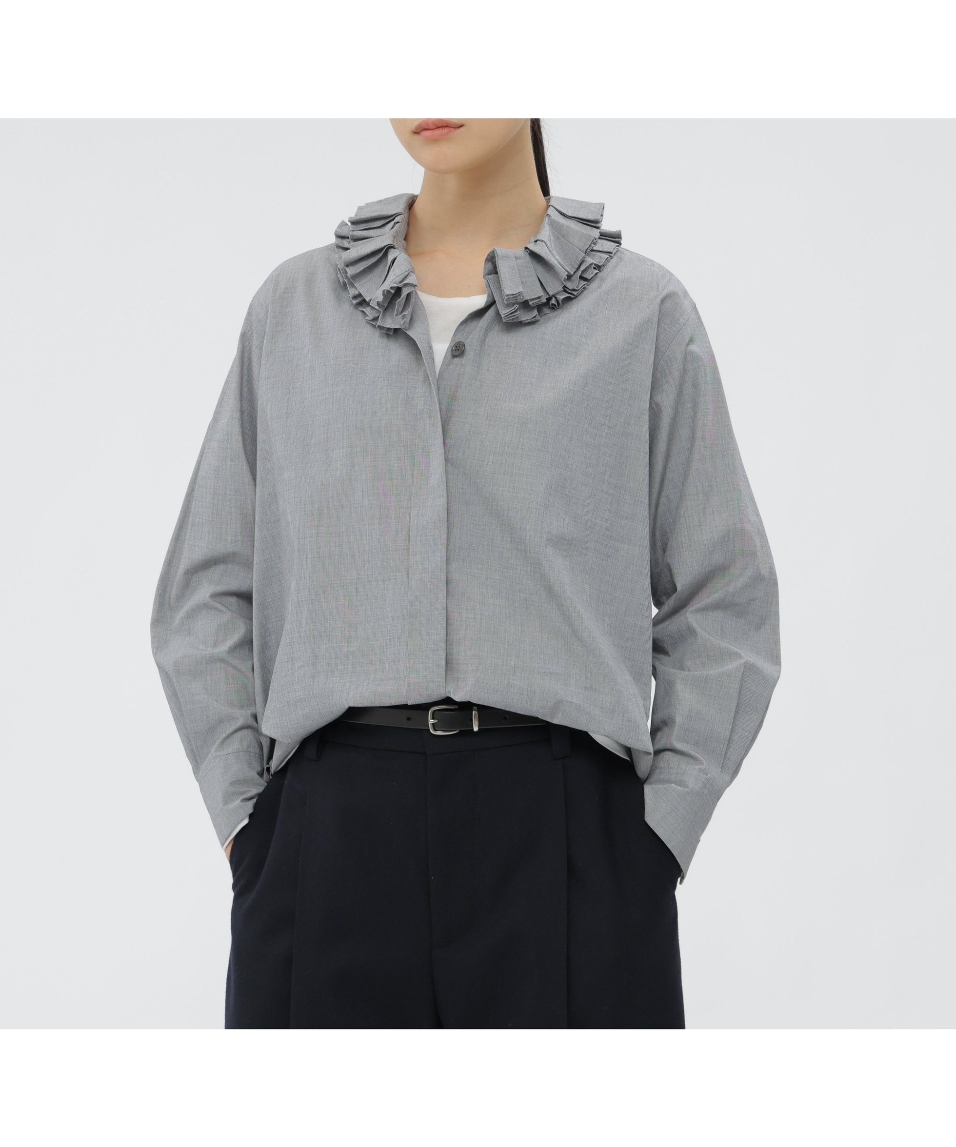 【マーガレットハウエル/MARGARET HOWELL】のCOTTON END ON END SHIRT インテリア・キッズ・メンズ・レディースファッション・服の通販 founy(ファニー) 　ファッション　Fashion　レディースファッション　Fashion for Women　トップス・カットソー　Cut & Sew Tops　シャツ・ブラウス・オフィスカジュアル　Elegant Blouses & Button-Ups　フリル　Frill, Ruffle　フロント　Front, Front Design　無地　Plain, Solid Color　MID GREY2|ID: prp329100004830543 ipo3291000000035163326
