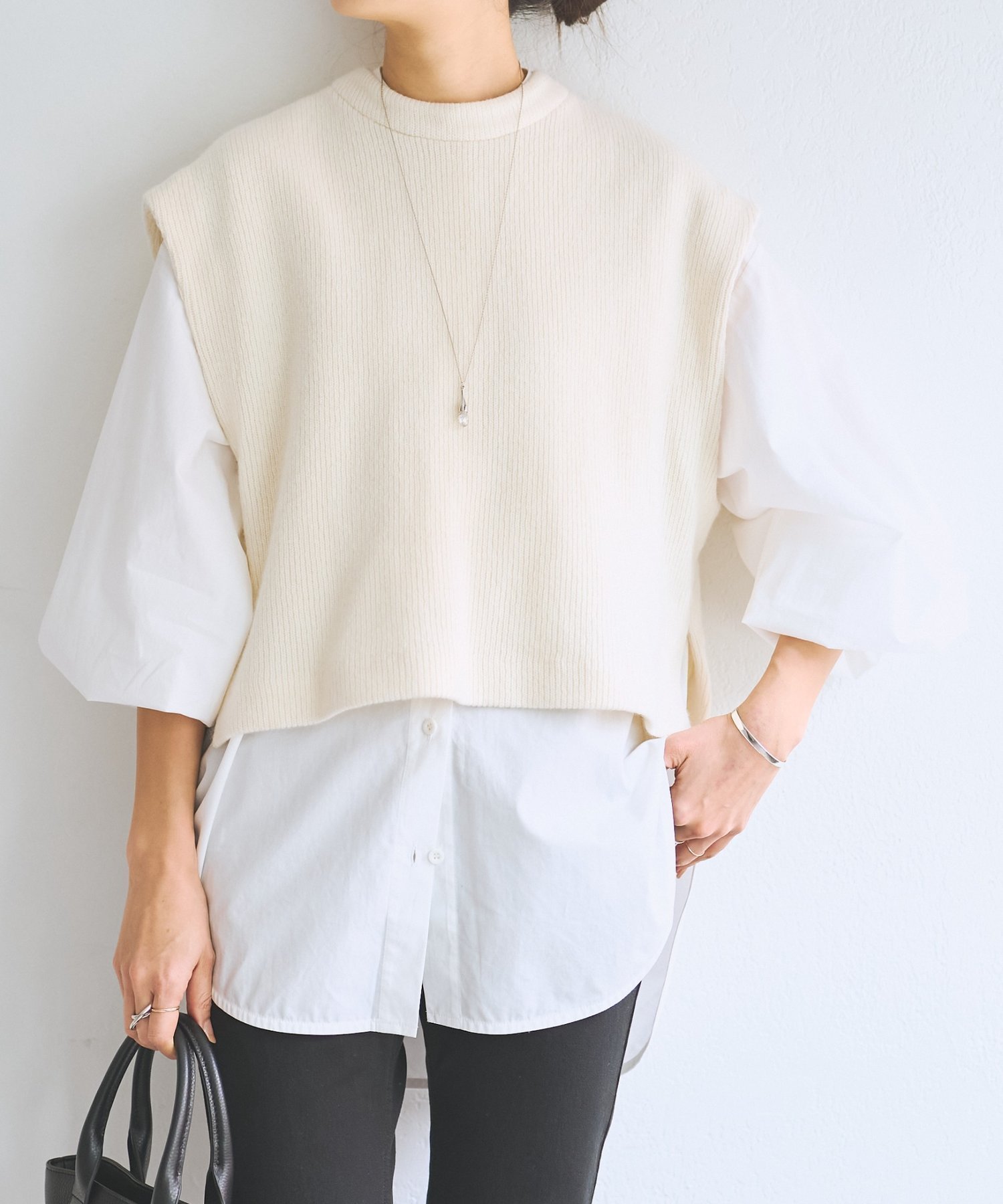 【ビアズリー/BEARDSLEY】のジレセットシャツ インテリア・キッズ・メンズ・レディースファッション・服の通販 founy(ファニー) 　ファッション　Fashion　レディースファッション　Fashion for Women　アウター　Coat / Outerwear Collection　トップス・カットソー　Cut & Sew Tops　シャツ・ブラウス・オフィスカジュアル　Elegant Blouses & Button-Ups　ベスト&ジレ / 重ね着スタイル　Vests & Gilets　ストライプ　Stripe, Striped Pattern　スリット　Slit, Slit Detail　ドット　Polka Dot, Dot Pattern　バランス　Balance, Style Balance　ポケット　Pocket, Pocket Detail　無地　Plain, Solid Color　再入荷　Restock / Back in Stock　オフホワイト|ID: prp329100004830559 ipo3291000000035163547