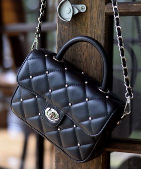 【ドレステリア/DRESSTERIOR】のキルテッドショルダーバッグ 人気、トレンドファッション・服の通販 founy(ファニー) ファッション Fashion レディースファッション Fashion for Women バッグ Bags エレガント 上品 Elegant オケージョン Occasion Wear キルティング Quilted, Quilting クラシカル Classical, Vintage-Inspired コンパクト Compact, Small Size スタッズ Studs, Metal Accents スマート Smart, Elegant 財布 Wallet, Purse チェーン Chain, Chain Strap パーティ Party, Party Style フラップ Flap, Flap Pocket ポケット Pocket, Pocket Detail |ID:prp329100004830599