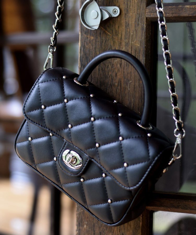 【ドレステリア/DRESSTERIOR】のキルテッドショルダーバッグ インテリア・キッズ・メンズ・レディースファッション・服の通販 founy(ファニー) 　ファッション　Fashion　レディースファッション　Fashion for Women　バッグ　Bags　エレガント 上品　Elegant　オケージョン　Occasion Wear　キルティング　Quilted, Quilting　クラシカル　Classical, Vintage-Inspired　コンパクト　Compact, Small Size　スタッズ　Studs, Metal Accents　スマート　Smart, Elegant　財布　Wallet, Purse　チェーン　Chain, Chain Strap　パーティ　Party, Party Style　フラップ　Flap, Flap Pocket　ポケット　Pocket, Pocket Detail　ブラック|ID: prp329100004830599 ipo3291000000035164151