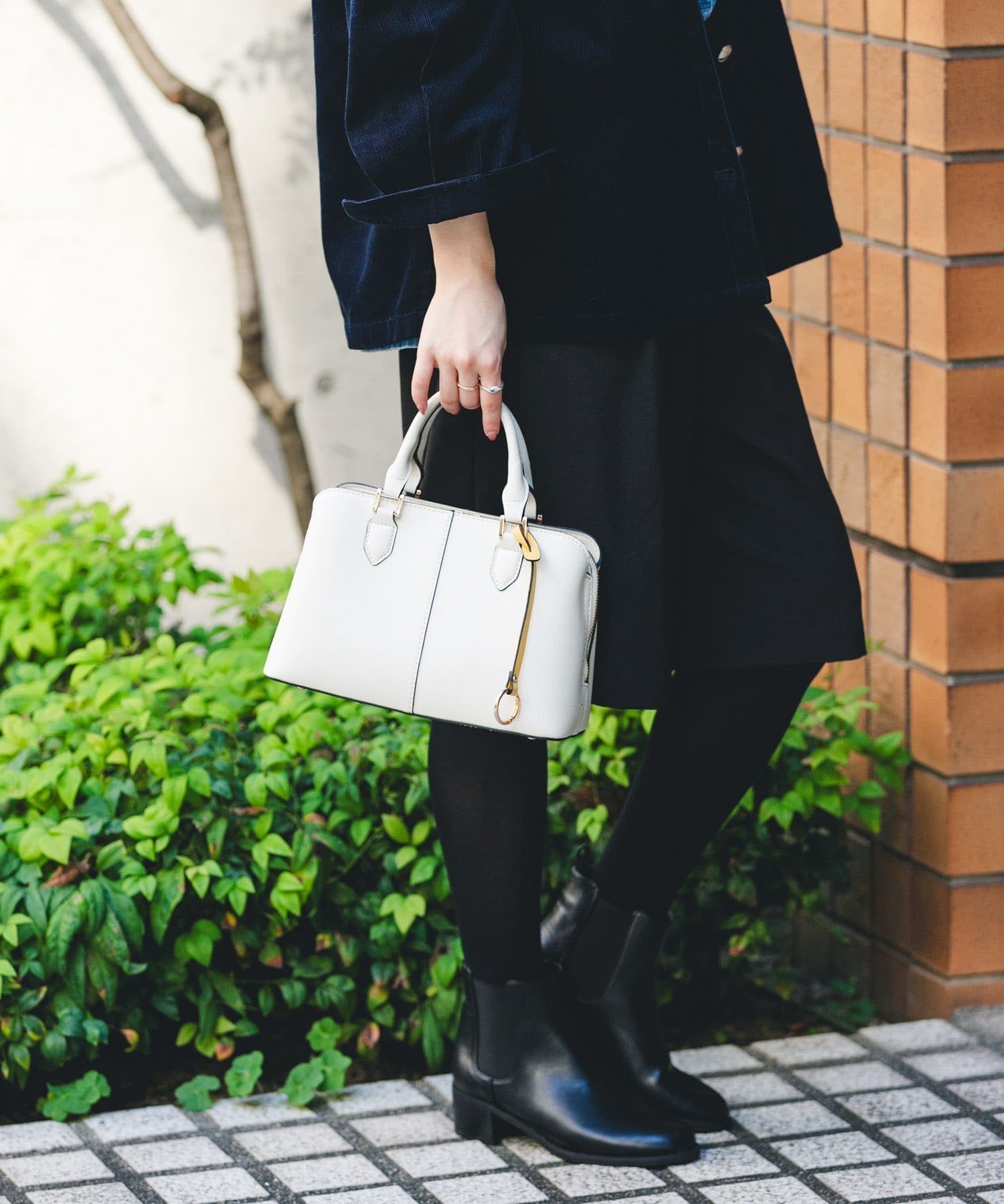 【ロデスコ/RODE SKO / URBAN RESEARCH】のセンターステッチハンドバッグ インテリア・キッズ・メンズ・レディースファッション・服の通販 founy(ファニー) ファッション Fashion レディースファッション Fashion for Women バッグ Bags ショルダー Shoulder, Shoulder Strap センター Center, Center Line チャーム Charm, Pendant デニム Denim, Jeans Material ポケット Pocket, Pocket Detail おすすめ Recommended / Our Picks ビジネス 仕事 通勤 Business / Work / Commuting MILK|ID: prp329100004830628 ipo3291000000035164524