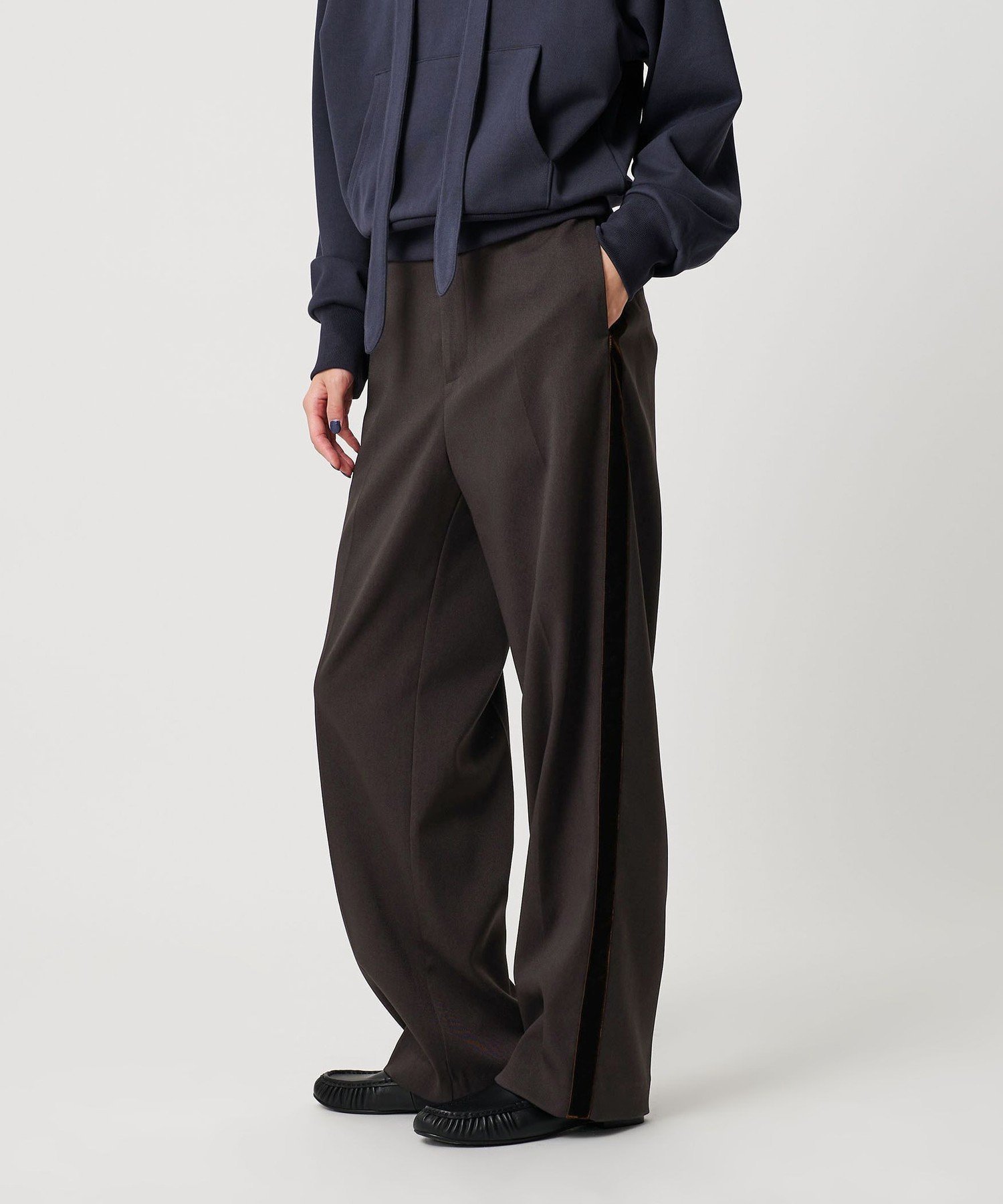 【ビューティ&ユース ユナイテッドアローズ/BEAUTY&YOUTH / UNITED ARROWS】のポリエステルブレンド サイドベロアパンツ インテリア・キッズ・メンズ・レディースファッション・服の通販 founy(ファニー) 　ファッション　Fashion　レディースファッション　Fashion for Women　パンツ　Pants & Trousers　スウェット / スエット　Sweatshirt, Sweatwear　ストレート　Straight, Straight Cut　スニーカー　Sneakers, Trainers　スポーティ　Sporty, Casual Athletic　スマート　Smart, Elegant　バランス　Balance, Style Balance　フロント　Front, Front Design　ベロア　Velour, Soft Velvet　DK.BROWN|ID: prp329100004830742 ipo3291000000035166208