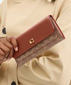 【コーチ/COACH】の【公式】ミラ ロング フラップ ウォレット・シグネチャー キャンバス 人気、トレンドファッション・服の通販 founy(ファニー) ファッション Fashion レディースファッション Fashion for Women キャンバス Canvas, Canvas Fabric クラシック Classic, Timeless Style コンパクト Compact, Small Size ジップ Zip, Zipper 財布 Wallet, Purse ニューヨーク New York, NYC Style フラップ Flap, Flap Pocket ロング Long, Long-Length おすすめ Recommended / Our Picks ギフト プレゼント Gift / Present thumbnail BROWN|ID: prp329100004830873 ipo3291000000035167768