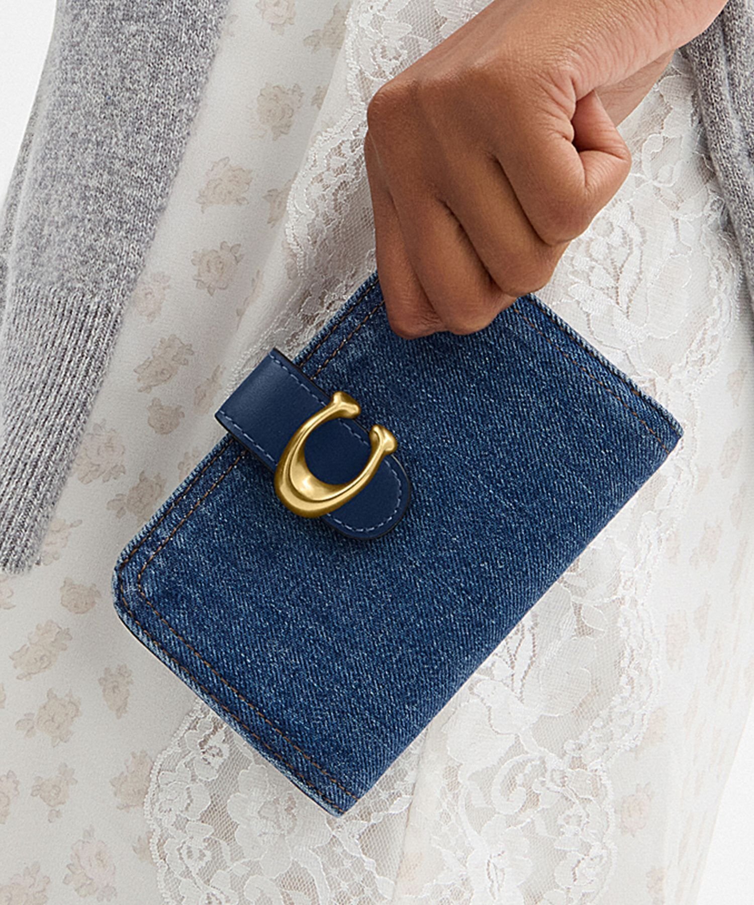 【コーチ/COACH】の【公式】タビー ウォレット インテリア・キッズ・メンズ・レディースファッション・服の通販 founy(ファニー) 　ファッション　Fashion　レディースファッション　Fashion for Women　ウォレット　Wallet　クラシック　Classic, Timeless Style　財布　Wallet, Purse　デニム　Denim, Jeans Material　ニューヨーク　New York, NYC Style　ポケット　Pocket, Pocket Detail　モダン　Modern, Contemporary　おすすめ　Recommended / Our Picks　ギフト プレゼント　Gift / Present　BLUE|ID: prp329100004830878 ipo3291000000035167823