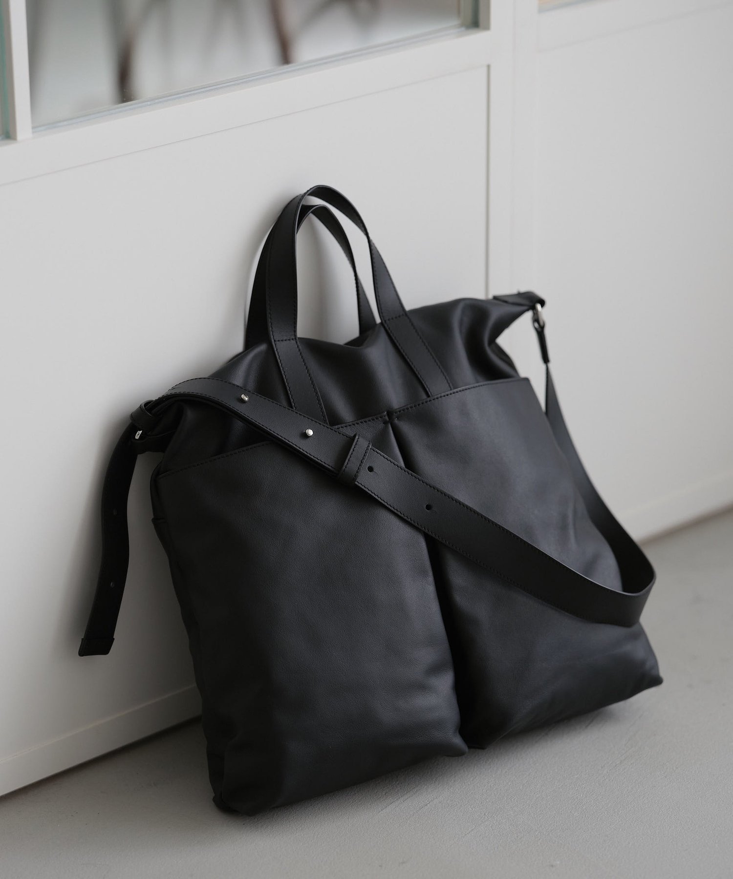 【イアクッチ/IACUCCI】のタッソ 2WAYトートVITELLO インテリア・キッズ・メンズ・レディースファッション・服の通販 founy(ファニー) 　ファッション　Fashion　レディースファッション　Fashion for Women　バッグ　Bags　イタリア　Italy　エレガント 上品　Elegant　ショルダー　Shoulder, Shoulder Strap　シンプル　Simple, Minimal　トレンド　Trend, Trending Now　ビッグ　Big, Oversized　ポケット　Pocket, Pocket Detail　ユニセックス　Unisex, Genderless　おすすめ　Recommended / Our Picks　ビジネス 仕事 通勤　Business / Work / Commuting　ブラック|ID: prp329100004830891 ipo3291000000035168075