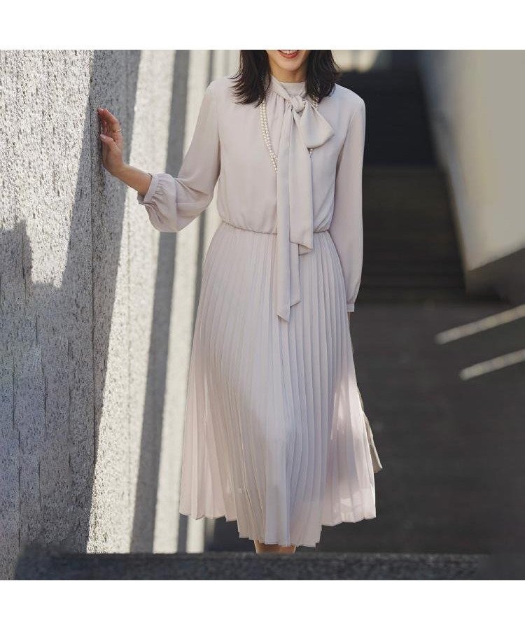【アンタイトル/UNTITLED】の【セレモニー/フォーマル/洗える】ボウタイ プリーツワンピース 人気、トレンドファッション・服の通販 founy(ファニー) 　ファッション　Fashion　レディースファッション　Fashion for Women　ワンピース　Dresses　アクセサリー　Fashion Accessories　エレガント 上品　Elegant　洗える　Machine Washable　クラシカル　Classical, Vintage-Inspired　クラッチ　Clutch, Clutch Bag　軽量　Lightweight, Ultra Light　シアー　Sheer, See-Through　シフォン　Chiffon, Lightweight Fabric　ジャケット　Jacket, Outerwear　ジョーゼット　Georgette, Semi-Sheer Fabric　スマート　Smart, Elegant　ツイード　Twill, Twill Weave　ドレープ　Drape, Draping Fabric　ハイネック　High Neck, Mock Neck　パール　Pearl, Pearl Accent　フェミニン　Feminine, Girly　フォーマル　Formal, Dressy　プリーツ　Pleats, Pleated　ポケット　Pocket, Pocket Detail　ロング　Long, Long-Length　おすすめ　Recommended / Our Picks　セレモニー　Ceremony　 other-1|ID: prp329100004830935 ipo3291000000035168853