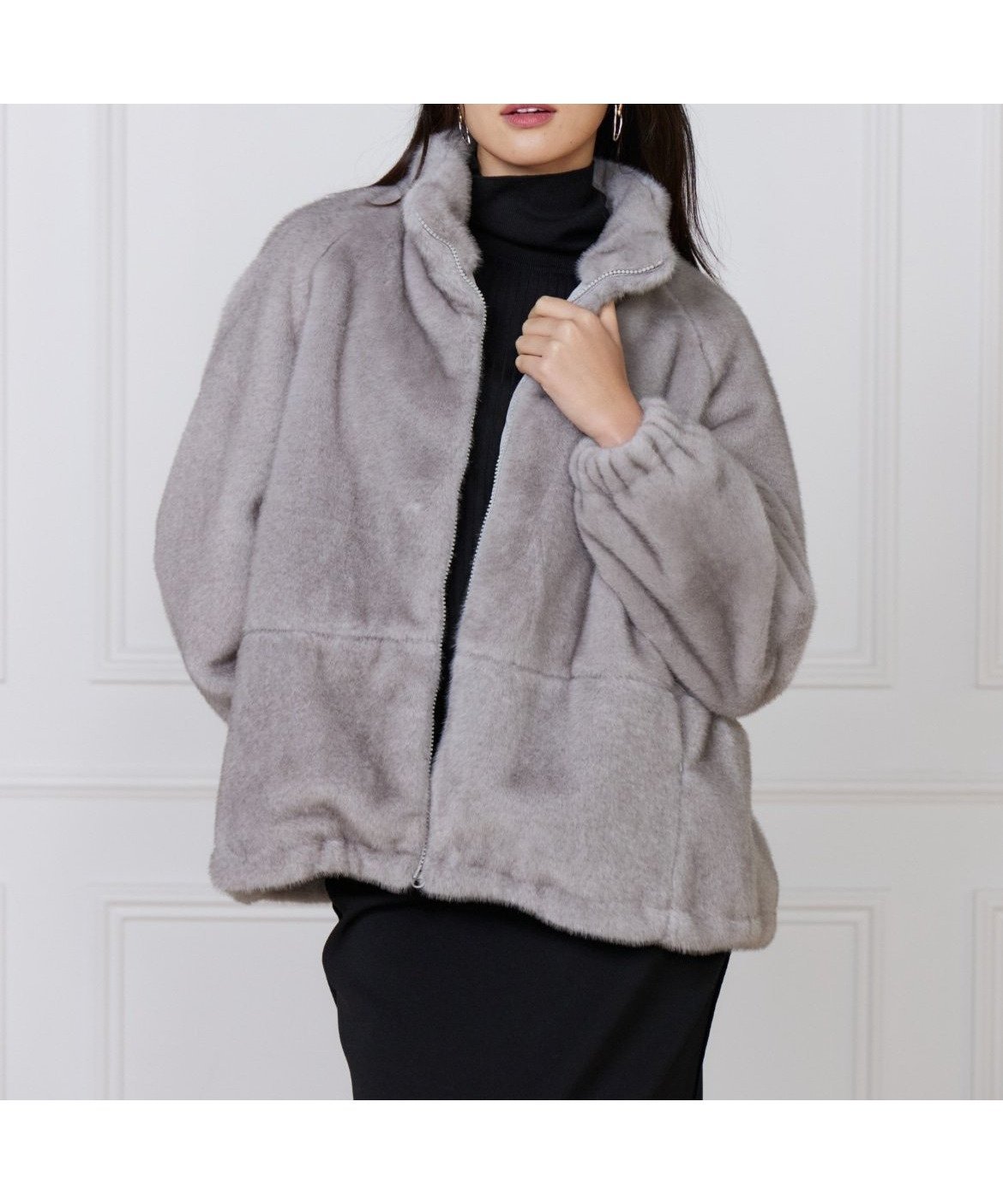 【イネド/INED】のフェイクファースタンドブルゾン インテリア・キッズ・メンズ・レディースファッション・服の通販 founy(ファニー) ファッション Fashion レディースファッション Fashion for Women アウター Coat / Outerwear Collection ブルゾンジャケット・スポーティアウター Blouson Jackets ギャザー Gathered, Ruffled 軽量 Lightweight, Ultra Light スタンド Stand Collar, Upright Stand スマート Smart, Elegant タフタ Taffeta, Structured Fabric バランス Balance, Style Balance パイピング Piping, Trim Design フェイクファー Faux Fur, Imitation Fur ブルゾン Blouson, Bomber Jacket ボトム Bottoms, Lower Wear ポケット Pocket, Pocket Detail ルーズ Loose, Oversized 冬 Winter / This Winter エレガント 上品 Elegant グレー|ID: prp329100004830969 ipo3291000000035169838