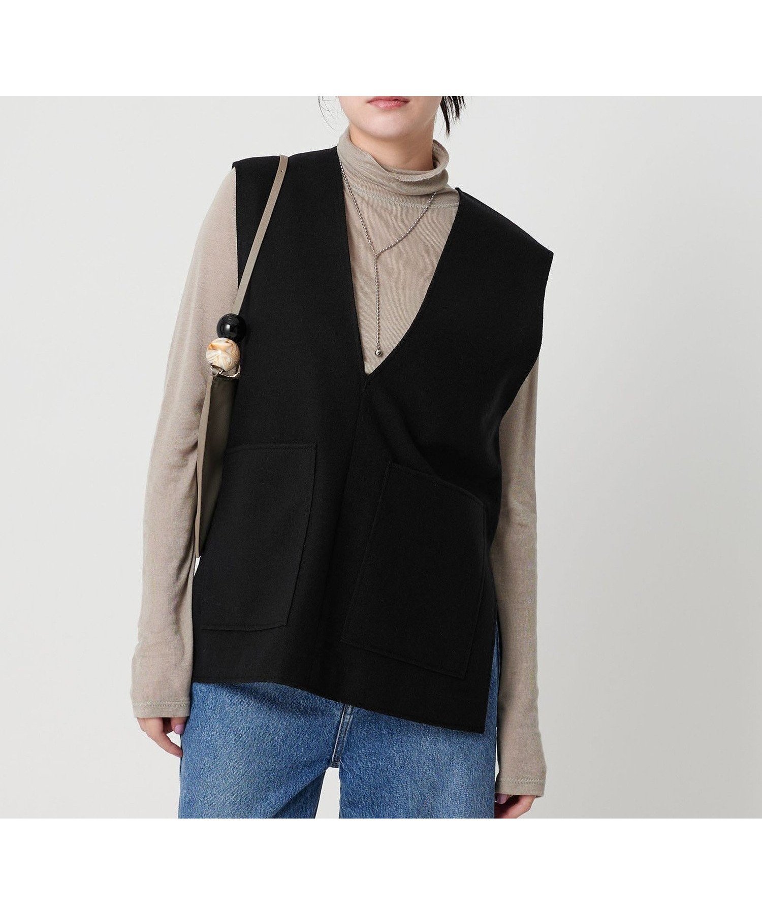 【ユナイテッドアローズ/UNITED ARROWS】のフロントポケット Vネックベスト ウォッシャブル インテリア・キッズ・メンズ・レディースファッション・服の通販 founy(ファニー) 　ファッション　Fashion　レディースファッション　Fashion for Women　アウター　Coat / Outerwear Collection　トップス・カットソー　Cut & Sew Tops　ベスト&ジレ / 重ね着スタイル　Vests & Gilets　Vネックトップス　V-Neck Tops / V-Cut Neckline Shirts　インナー　Innerwear　ウォッシャブル　Machine Washable　スタイリッシュ　Stylish, Fashionable　スリット　Slit, Slit Detail　バランス　Balance, Style Balance　フォルム　Silhouette, Form　フロント　Front, Front Design　ベスト　Vest, Waistcoat　ボトム　Bottoms, Lower Wear　ポケット　Pocket, Pocket Detail　マニッシュ　Mannish, Boyish　ロング　Long, Long-Length　アウトレット　Outlet / Clearance　おすすめ　Recommended / Our Picks　BLACK|ID: prp329100004831026 ipo3291000000035171124