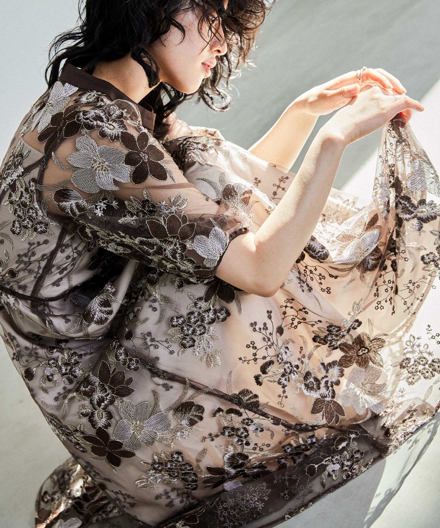 【ビーフラット/bflat】のフラワーエンブロイダリードレス パーティードレス 結婚式 同窓会 謝恩会 インテリア・キッズ・メンズ・レディースファッション・服の通販 founy(ファニー) 　ファッション　Fashion　レディースファッション　Fashion for Women　ワンピース　Dresses　フォーマル・パーティードレス・結婚式用ドレス　Elegant & Casual Dresses　おすすめ　Recommended / Our Picks　デコルテ　Décolleté, Neckline　ドレス　Dress, One-Piece　パイピング　Piping, Trim Design　ベーシック　Basic, Essential　レース　Lace, Lace Fabric　エレガント 上品　Elegant　二次会　After Party　披露宴　Wedding Reception　結婚式　Wedding　ブラウン|ID: prp329100004831029 ipo3291000000035171160