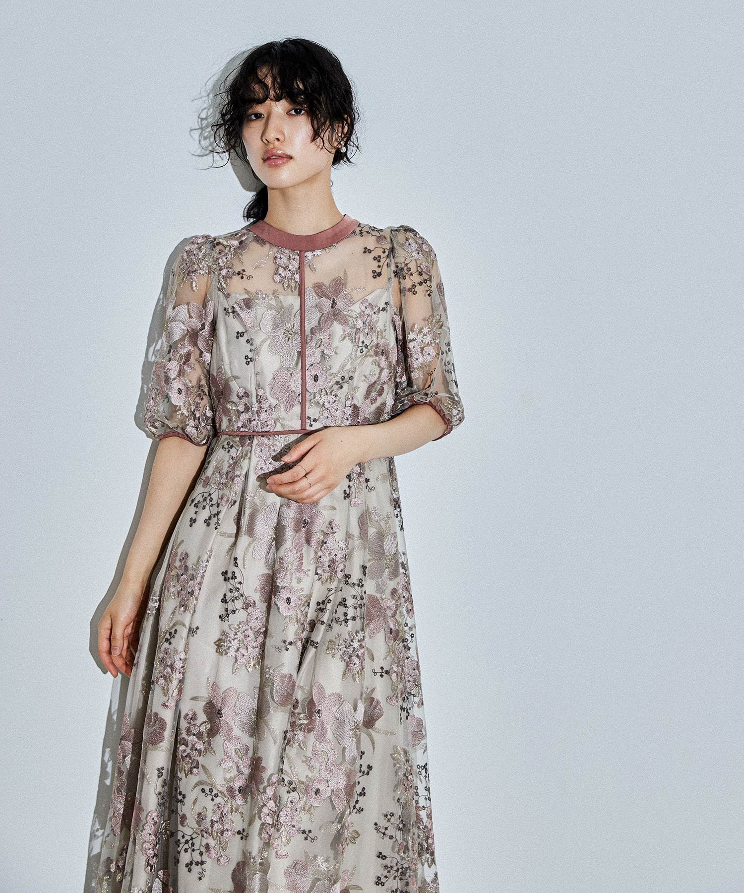 【ビーフラット/bflat】のフラワーエンブロイダリードレス パーティードレス 結婚式 同窓会 謝恩会 インテリア・キッズ・メンズ・レディースファッション・服の通販 founy(ファニー) 　ファッション　Fashion　レディースファッション　Fashion for Women　ワンピース　Dresses　フォーマル・パーティードレス・結婚式用ドレス　Elegant & Casual Dresses　おすすめ　Recommended / Our Picks　デコルテ　Décolleté, Neckline　ドレス　Dress, One-Piece　パイピング　Piping, Trim Design　ベーシック　Basic, Essential　レース　Lace, Lace Fabric　エレガント 上品　Elegant　二次会　After Party　披露宴　Wedding Reception　結婚式　Wedding　ピンク|ID: prp329100004831029 ipo3291000000035171161