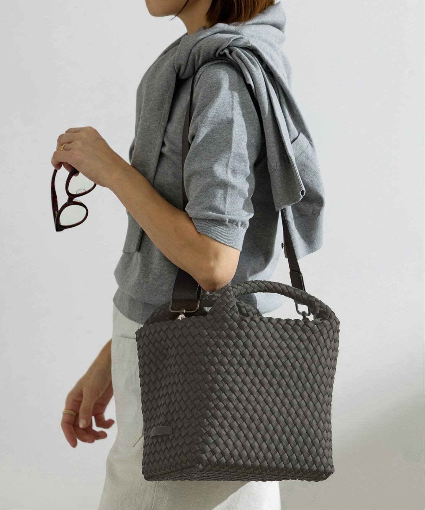 【イエナ/IENA】のNAGHEDI/ナゲディ St Bathes small Tote トートバッグ SN03012LD 人気、トレンドファッション・服の通販 founy(ファニー) 　ファッション　Fashion　レディースファッション　Fashion for Women　バッグ　Bags　スタイリッシュ　Stylish, Fashionable　ニューヨーク　New York, NYC Style　ポーチ　Pouch, Small Case　人気　Popular, Best Seller　軽量　Lightweight, Ultra Light　 other-1|ID: prp329100004831083 ipo3291000000035172413