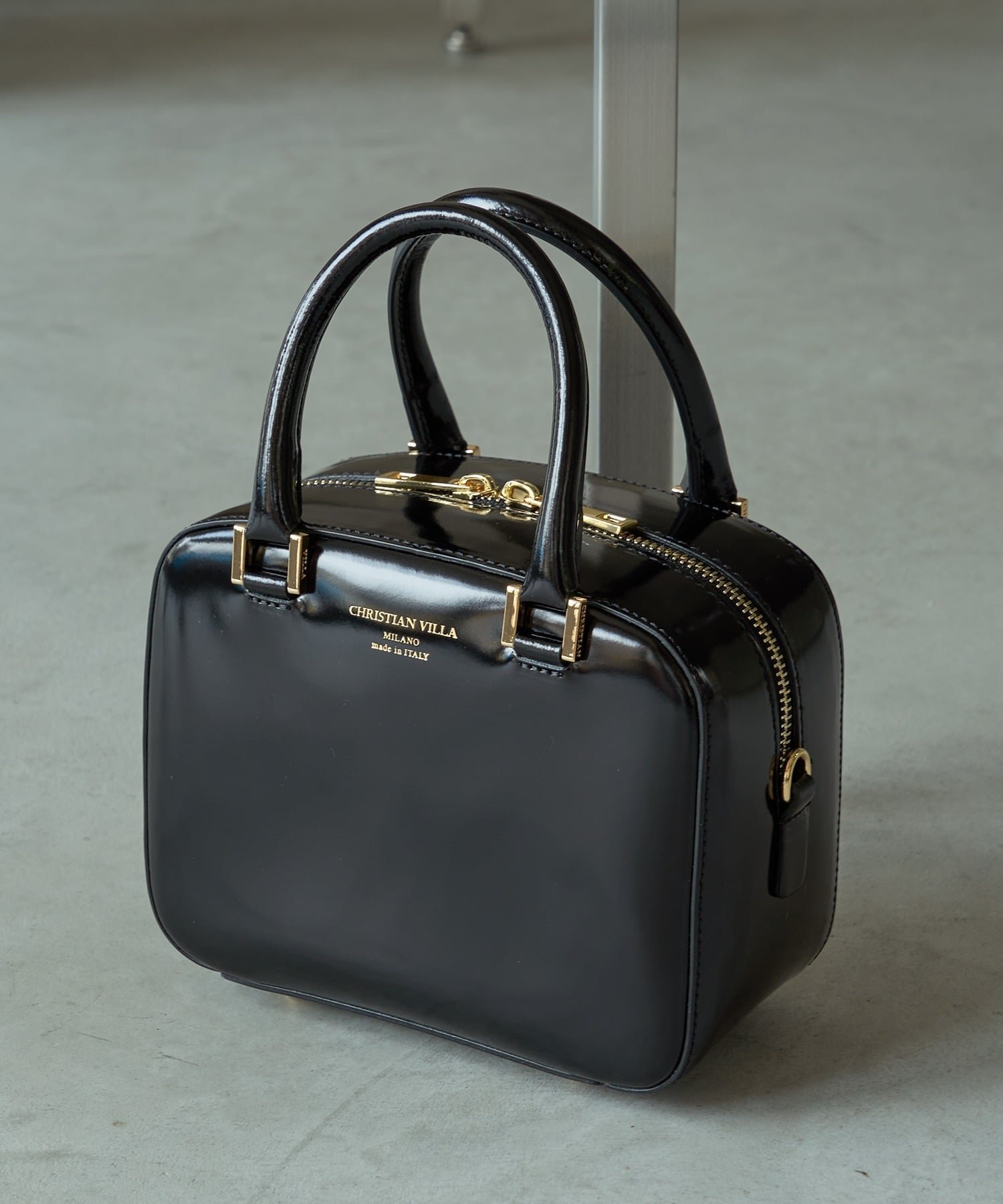 【セットアップセブン/SETUP7】のCHRISTIAN VILLA/ガラスレザースクエア2WAYミニボストンバッグ / 6330 インテリア・キッズ・メンズ・レディースファッション・服の通販 founy(ファニー) 　ファッション　Fashion　レディースファッション　Fashion for Women　アクセサリー　Fashion Accessories　イタリア　Italy　ガラス　Glass, Glassware　クラシック　Classic, Timeless Style　コンパクト　Compact, Small Size　サングラス　Sunglasses, Shades　シンプル　Simple, Minimal　ジャケット　Jacket, Outerwear　スウェット / スエット　Sweatshirt, Sweatwear　スラックス　Slacks, Dress Pants　セットアップ　Set-Up, Coordinated Outfit　ダウン　Down, Puffer　トレンド　Trend, Trending Now　フレア　Flare, Flared　ボストンバッグ　Boston Bag, Retro Bag　ミラノ　Milano Style, Italian-Inspired　モダン　Modern, Contemporary　再入荷　Restock / Back in Stock　おすすめ　Recommended / Our Picks　エレガント 上品　Elegant　BLK|ID: prp329100004831085 ipo3291000000035172448