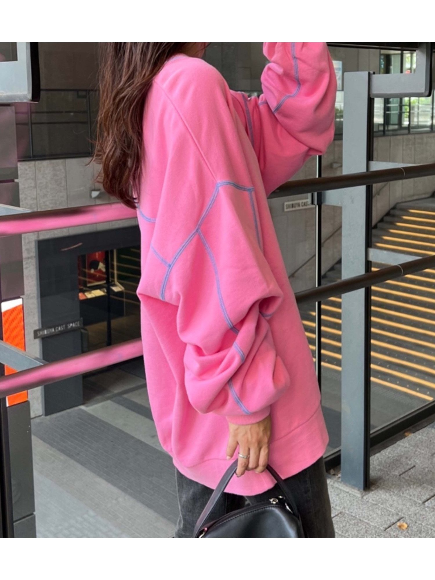 【チャオパニックティピー/CIAOPANIC TYPY】の【HELLO.SANFRANCISCO】配色ステッチオーバースウェット インテリア・キッズ・メンズ・レディースファッション・服の通販 founy(ファニー) 　ファッション　Fashion　レディースファッション　Fashion for Women　トップス・カットソー　Cut & Sew Tops　レディースパーカー・カジュアルフーディー　Casual Hoodies & Sweatshirts　スウェット・クルーネックトップス　Sweatshirts & Crewnecks / Relaxed Fit Sweat Tops　スウェット / スエット　Sweatshirt, Sweatwear　デニム　Denim, Jeans Material　トレンド　Trend, Trending Now　定番　Standard, Basic Item　リラックス　Relax, Relaxed Fit　ロング　Long, Long-Length　再入荷　Restock / Back in Stock　おすすめ　Recommended / Our Picks　ピンク|ID: prp329100004831117 ipo3291000000035173002