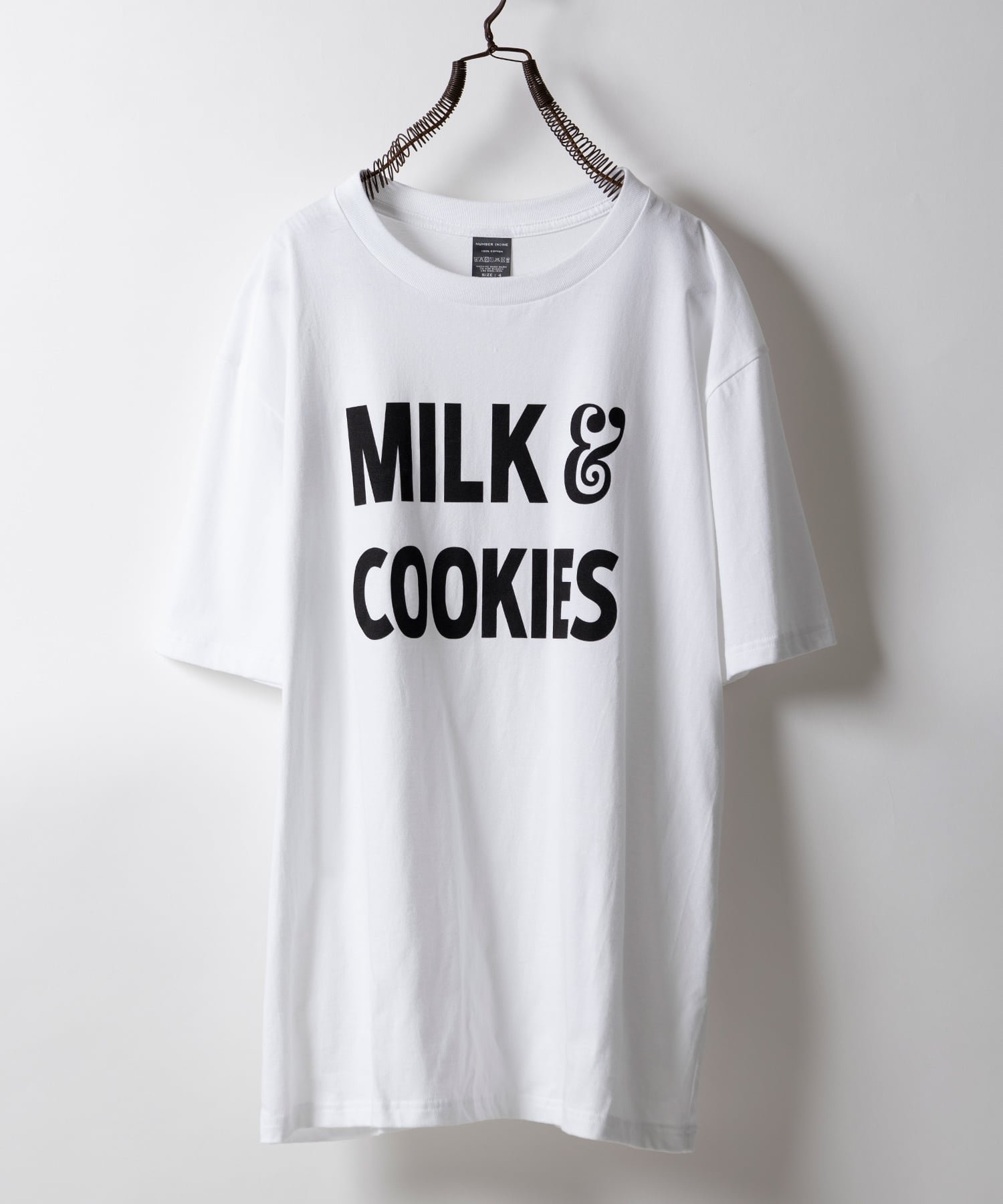 【ナンバー/Number】のMILK COOKIES T-SHIRT インテリア・キッズ・メンズ・レディースファッション・服の通販 founy(ファニー) 　ファッション　Fashion　レディースファッション　Fashion for Women　トップス・カットソー　Cut & Sew Tops　シャツ・ブラウス・オフィスカジュアル　Elegant Blouses & Button-Ups　ロングTシャツ・Tシャツ　Longline T-Shirts & Tees　インナー　Innerwear　グラフィック　Graphic, Graphic Design　スタイリッシュ　Stylish, Fashionable　スラックス　Slacks, Dress Pants　デニム　Denim, Jeans Material　人気　Popular, Best Seller　バランス　Balance, Style Balance　プリント　Print, Printed Pattern　ラバー　Rubber, Rubber Sole　ワイド　Wide, Wide Fit　おすすめ　Recommended / Our Picks　WHITE|ID: prp329100004831128 ipo3291000000035173158