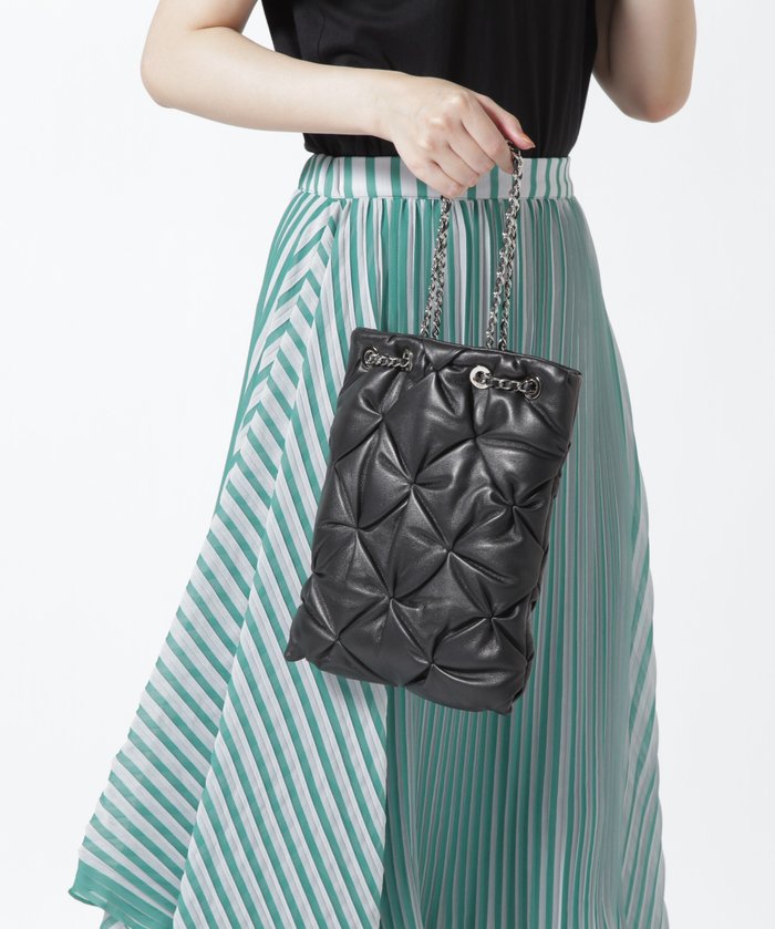 【ビーセカンド/B'2nd】のTOV(トーヴ) KNOB - DRST LEATHER インテリア・キッズ・メンズ・レディースファッション・服の通販 founy(ファニー) https://founy.com/ ファッション Fashion レディースファッション Fashion for Women 2023年 2023 2023-2024秋冬・A/W Autumn/Winter 2023–24 AW23–24 クラシカル Classical, Vintage-Inspired スモッキング Smocking, Gathered Stitching チェーン Chain, Chain Strap ドローストリング Drawstring, Pull Cord ポケット Pocket, Pocket Detail 巾着 Drawstring Bag, Kinchaku |ID: prp329100004831137 ipo3291000000035173231