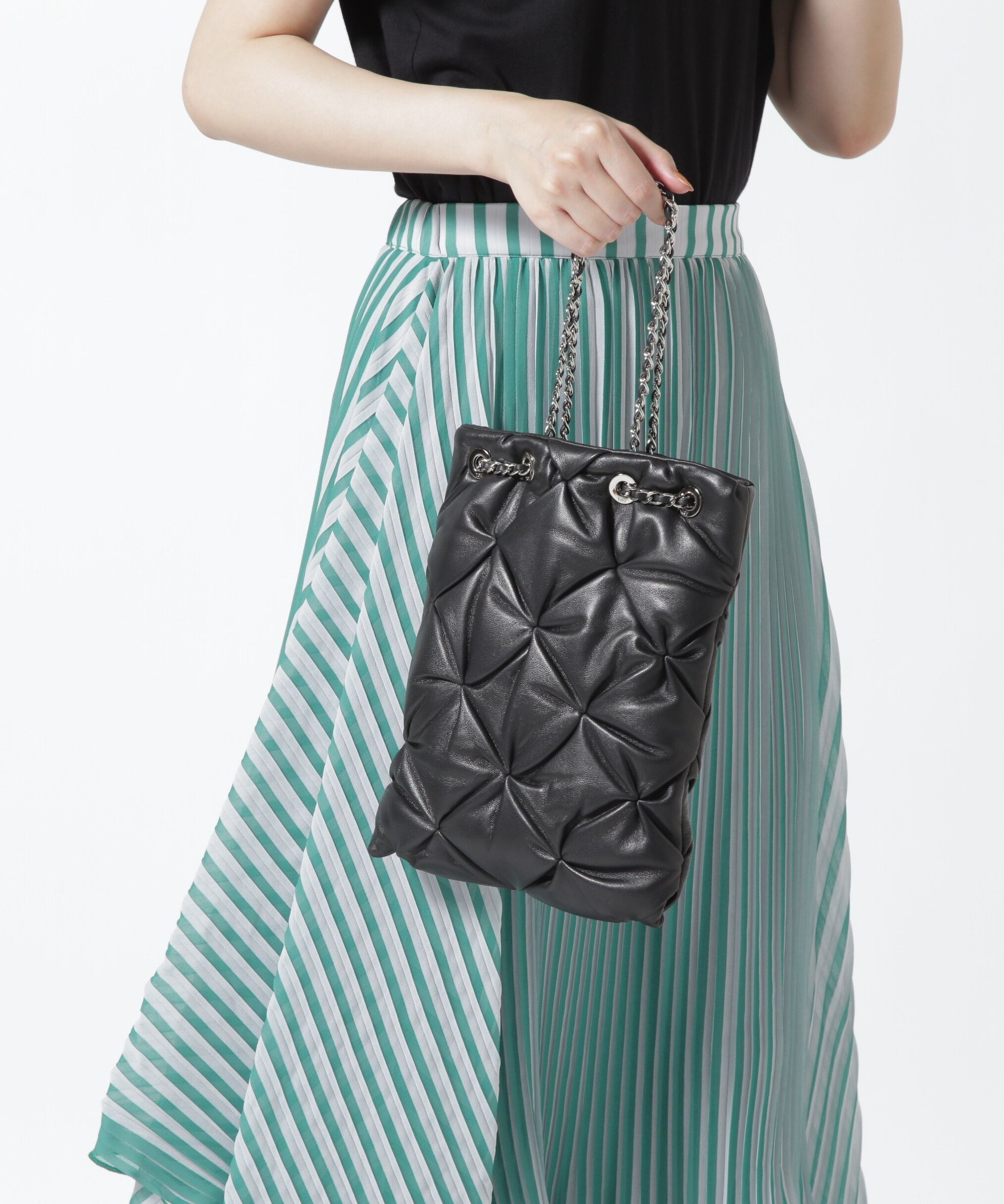 【ビーセカンド/B'2nd】のTOV(トーヴ) KNOB - DRST LEATHER 人気、トレンドファッション・服の通販 founy(ファニー) 　ファッション　Fashion　レディースファッション　Fashion for Women　2023年　2023　2023-2024秋冬・A/W　Autumn/Winter 2023–24 AW23–24　クラシカル　Classical, Vintage-Inspired　スモッキング　Smocking, Gathered Stitching　チェーン　Chain, Chain Strap　ドローストリング　Drawstring, Pull Cord　ポケット　Pocket, Pocket Detail　巾着　Drawstring Bag, Kinchaku　 other-1|ID: prp329100004831137 ipo3291000000035173231