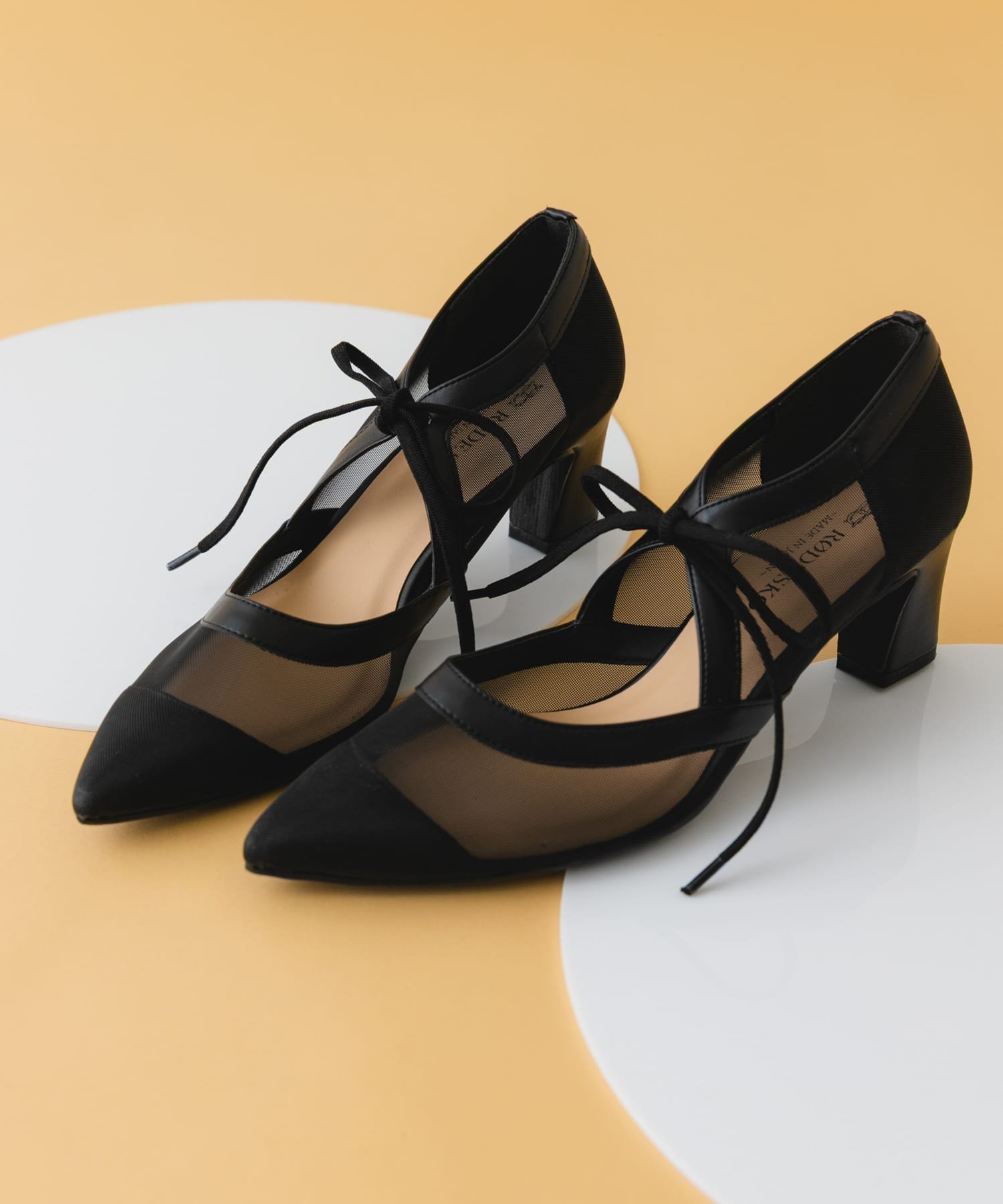 【ロデスコ/RODE SKO / URBAN RESEARCH】の『MADE IN JAPAN』チャンキーヒールリボンパンプス インテリア・キッズ・メンズ・レディースファッション・服の通販 founy(ファニー) 　ファッション　Fashion　レディースファッション　Fashion for Women　エレガント 上品　Elegant　オケージョン　Occasion Wear　パイピング　Piping, Trim Design　フォーマル　Formal, Dressy　フレア　Flare, Flared　リボン　Ribbon, Bow　レース　Lace, Lace Fabric　A/W・秋冬　Autumn/Winter　冬　Winter / This Winter　日本製　Made In Japan　2024年　2024　セレモニー　Ceremony　2024-2025秋冬・A/W　Autumn/Winter 2024–25 AW24–25　BLKシアー|ID: prp329100004831160 ipo3291000000035173678