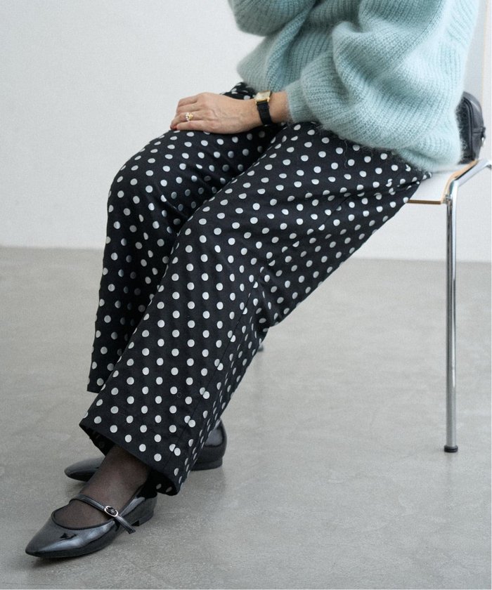 【イエナ/IENA】の《WEB限定/追加》ドットジャガードイージーパンツ インテリア・キッズ・メンズ・レディースファッション・服の通販 founy(ファニー) https://founy.com/ ファッション Fashion レディースファッション Fashion for Women パンツ Pants & Trousers 2025年 2025 2025-2026秋冬・A/W Autumn/Winter 2025–26 AW25–26 おすすめ Recommended / Our Picks シルク Silk, 100% Silk シンプル Simple, Minimal ドット Polka Dot, Dot Pattern フィット Fit, Slim Fit リラックス Relax, Relaxed Fit ワイド Wide, Wide Fit エレガント 上品 Elegant |ID: prp329100004831279 ipo3291000000035175550