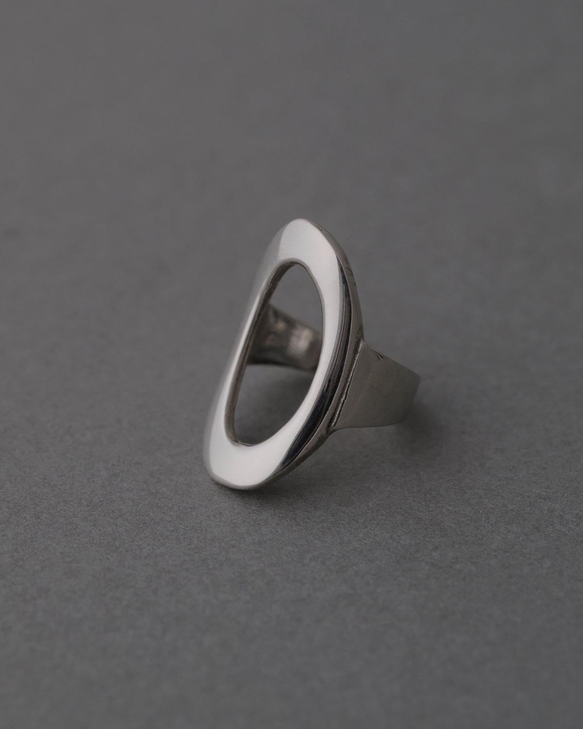 【その他のブランド/Other】の【NINA JULES】オーバルシルバーリング インテリア・キッズ・メンズ・レディースファッション・服の通販 founy(ファニー) ファッション Fashion レディースファッション Fashion for Women ジュエリー Jewelry シルバーリング Silver Rings ファッションリング Fashion Rings オーバル Oval Design コレクション Collection, Seasonal Line シルバー Silver, Metallic Silver ジュエリー Jewelry, Accessories トレンド Trend, Trending Now ハンド Hand, Handmade フォルム Silhouette, Form フランス France, French ポーチ Pouch, Small Case 軽量 Lightweight, Ultra Light SILVER|ID: prp329100004831288 ipo3291000000035175591