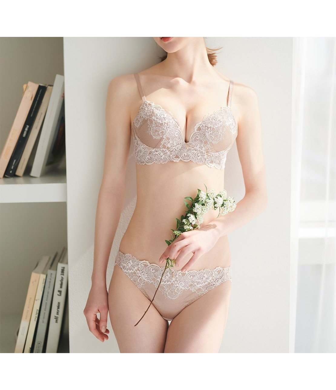 【ピーチジョン/PEACH JOHN】の【配色と質感がドラマティックなレーシィショーツ】盛れるノンワイヤーペアショーツ インテリア・キッズ・メンズ・レディースファッション・服の通販 founy(ファニー) 　ファッション　Fashion　レディースファッション　Fashion for Women　ストレッチ　Stretch, Stretchy Fabric　スペシャル　Special, Limited Edition　センター　Center, Center Line　チャーム　Charm, Pendant　フィット　Fit, Slim Fit　フロント　Front, Front Design　プリント　Print, Printed Pattern　メタル　Metal, Metal Parts　リュクス　Luxury, Elegant, High-End, Chic　レギュラー　Regular, Standard Fit　レース　Lace, Lace Fabric　ライトブラウン|ID: prp329100004831328 ipo3291000000035175937