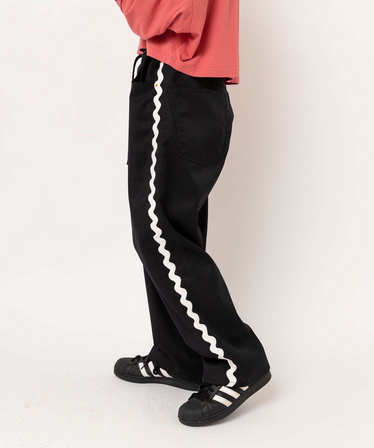 【アールエヌエー/RNA】のR4301 BIG5ポケット 人気、トレンドファッション・服の通販 founy(ファニー) ファッション Fashion レディースファッション Fashion for Women イレギュラー Irregular Design ジーンズ Jeans, Denim Pants スタンダード Standard, Basic デニム Denim, Jeans Material パターン Pattern, Design Print ビンテージ Vintage, Retro Style ブラウジング Blouson Silhouette, Cinched Waist ポケット Pocket, Pocket Detail other-1|ID: prp329100004831332 ipo3291000000035175962