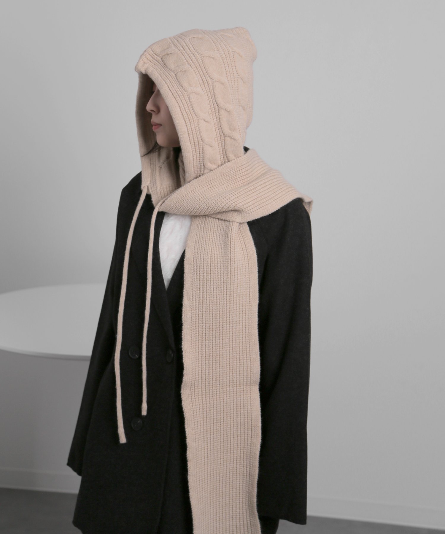 【チェルカ/CERCA】のChiina/ニットフードマフラー 人気、トレンドファッション・服の通販 founy(ファニー) 　ファッション　Fashion　レディースファッション　Fashion for Women　トップス・カットソー　Cut & Sew Tops　ニット　Knit Tops & Sweaters　マフラー・スヌード / 冬小物の定番　Scarves & Mufflers　おすすめ　Recommended / Our Picks　キャップ　Cap, Baseball Cap　ドッキング　Docking, Mixed Material　ベーシック　Basic, Essential　マフラー　Scarf, Muffler　再入荷　Restock / Back in Stock　防寒　Cold Protection, Winter-Ready　 other-1|ID: prp329100004831364 ipo3291000000035176227