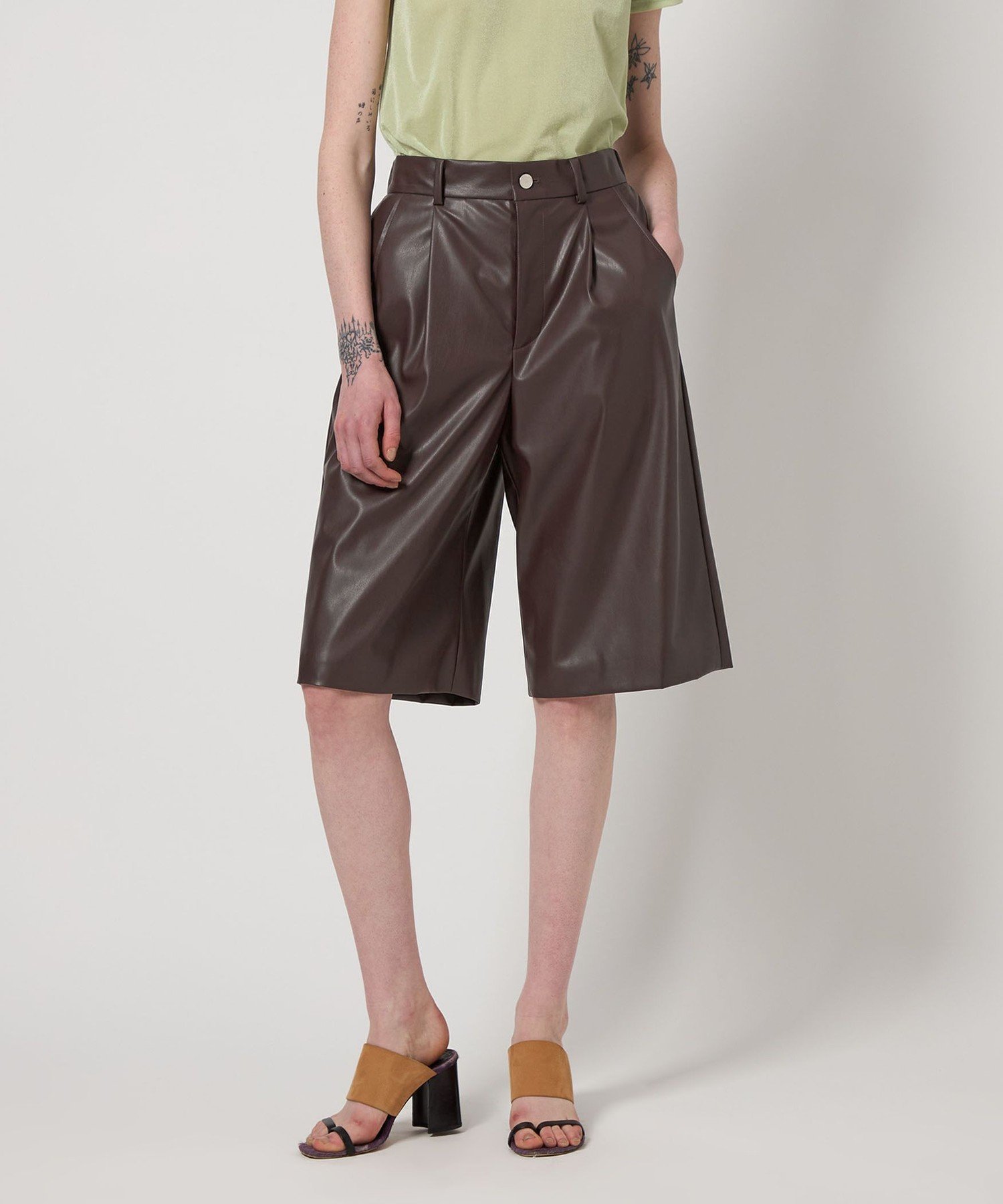 【ユナイテッドアローズ/UNITED ARROWS】のAEWEN MATOPH レザーライク ハーフパンツ インテリア・キッズ・メンズ・レディースファッション・服の通販 founy(ファニー) 　ファッション　Fashion　レディースファッション　Fashion for Women　パンツ　Pants & Trousers　ショートパンツ・ハーフパンツ　High-Waisted & Relaxed Shorts　おすすめ　Recommended / Our Picks　ハーフ　Half, Half-Length　フィット　Fit, Slim Fit　ポケット　Pocket, Pocket Detail　エレガント 上品　Elegant　DK.BROWN|ID: prp329100004831366 ipo3291000000035176248