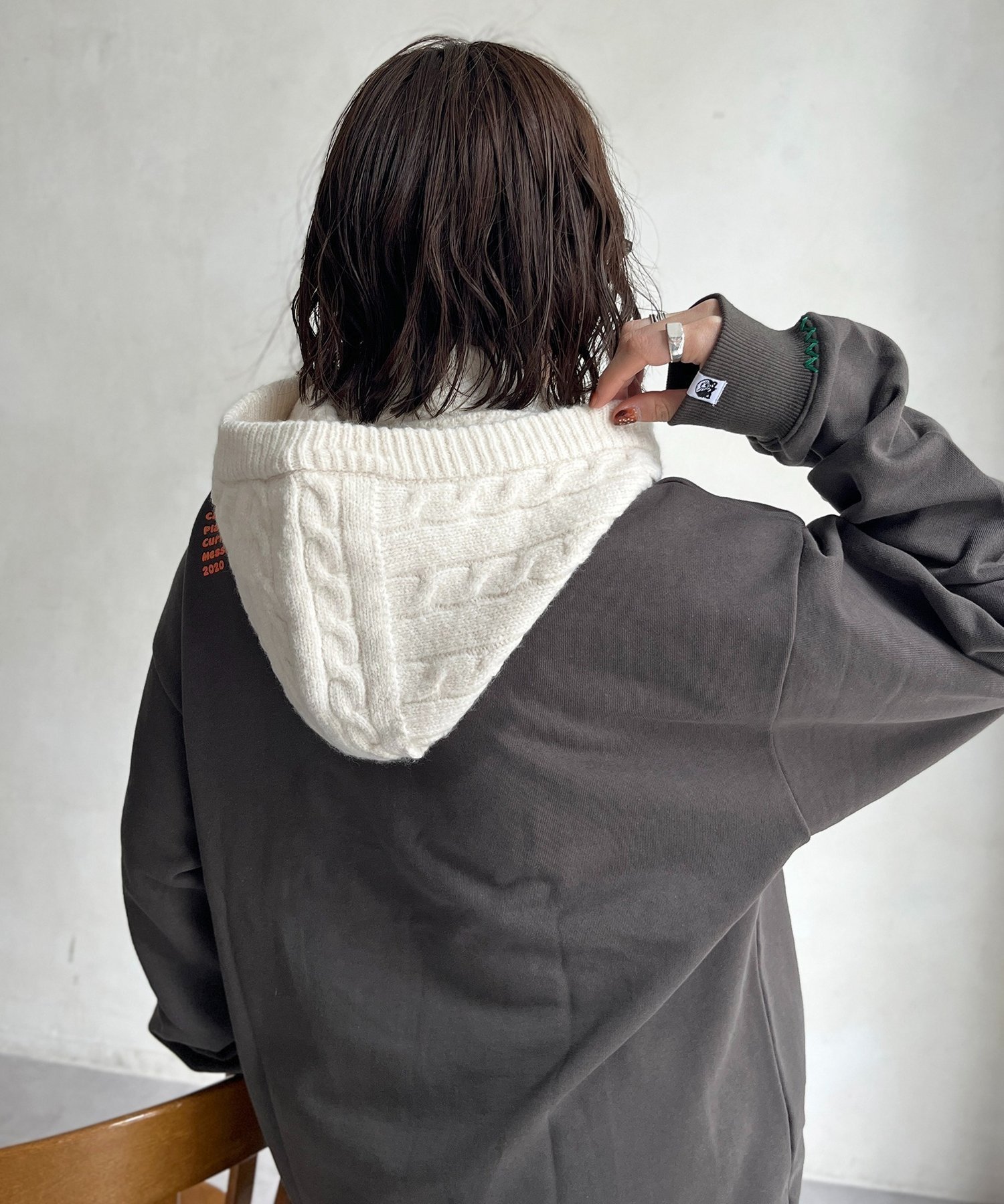 【シーピーシーエム/CPCM】のフード付きニットマフラー インテリア・キッズ・メンズ・レディースファッション・服の通販 founy(ファニー) ファッション Fashion レディースファッション Fashion for Women トップス・カットソー Cut & Sew Tops ニット Knit Tops & Sweaters マフラー・スヌード / 冬小物の定番 Scarves & Mufflers アウトドア Outdoor Clothing シンプル Simple, Minimal スウェット / スエット Sweatshirt, Sweatwear スニーカー Sneakers, Trainers デニム Denim, Jeans Material 防寒 Cold Protection, Winter-Ready マフラー Scarf, Muffler 冬 Winter / This Winter アイボリー|ID: prp329100004831382 ipo3291000000035176376