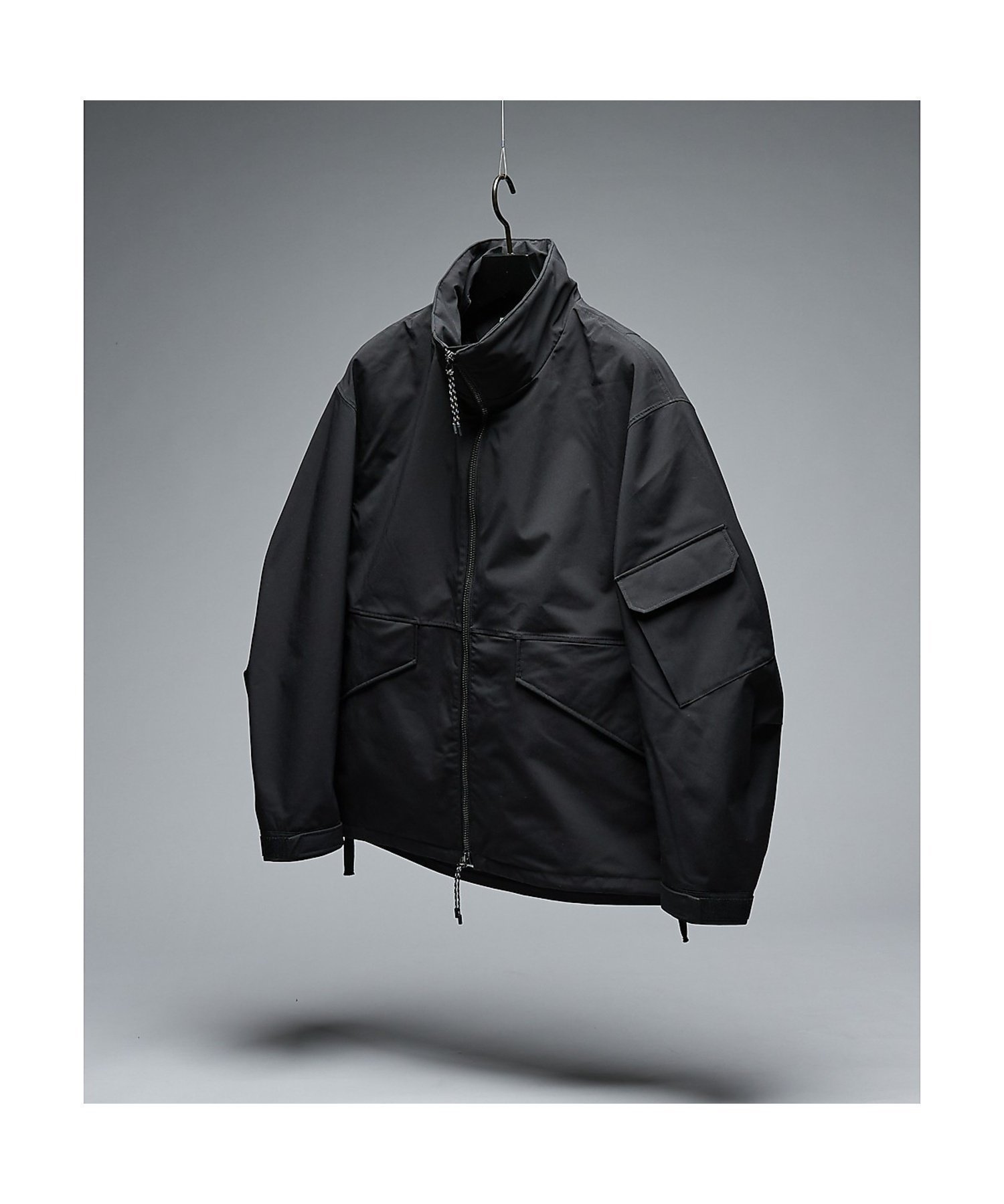 【アバハウス/ABAHOUSE / MEN】のTAIONライナー スタンドカラー シェルジャケット / ショートブルゾン インテリア・キッズ・メンズ・レディースファッション・服の通販 founy(ファニー) 　ファッション　Fashion　メンズファッション　Fashion for Men　インナー　Innerwear　春　Spring　コクーン　Cocoon, Cocoon Silhouette　ショート　Short, Short Length　ジャケット　Jacket, Outerwear　スタンド　Stand Collar, Upright Stand　スポーティ　Sporty, Casual Athletic　ダウン　Down, Puffer　ドローコード　Drawcord, Drawstring Cord　長袖　Long Sleeve, Full Sleeve　フォルム　Silhouette, Form　フラップ　Flap, Flap Pocket　フロント　Front, Front Design　ブルゾン　Blouson, Bomber Jacket　ポケット　Pocket, Pocket Detail　ライナー　Liner, Inner Layer　ブラック|ID: prp329100004831402 ipo3291000000035176564