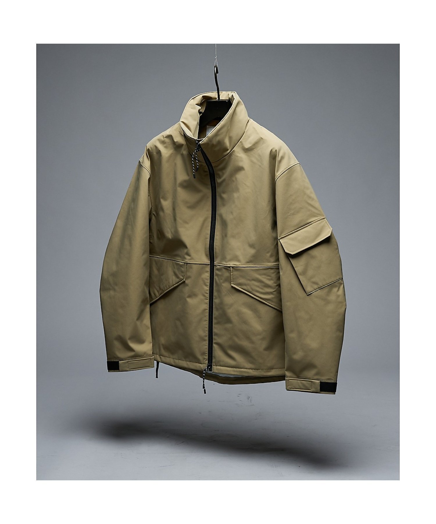 【アバハウス/ABAHOUSE / MEN】のTAIONライナー スタンドカラー シェルジャケット / ショートブルゾン インテリア・キッズ・メンズ・レディースファッション・服の通販 founy(ファニー) 　ファッション　Fashion　メンズファッション　Fashion for Men　インナー　Innerwear　春　Spring　コクーン　Cocoon, Cocoon Silhouette　ショート　Short, Short Length　ジャケット　Jacket, Outerwear　スタンド　Stand Collar, Upright Stand　スポーティ　Sporty, Casual Athletic　ダウン　Down, Puffer　ドローコード　Drawcord, Drawstring Cord　長袖　Long Sleeve, Full Sleeve　フォルム　Silhouette, Form　フラップ　Flap, Flap Pocket　フロント　Front, Front Design　ブルゾン　Blouson, Bomber Jacket　ポケット　Pocket, Pocket Detail　ライナー　Liner, Inner Layer　ベージュ|ID: prp329100004831402 ipo3291000000035176565