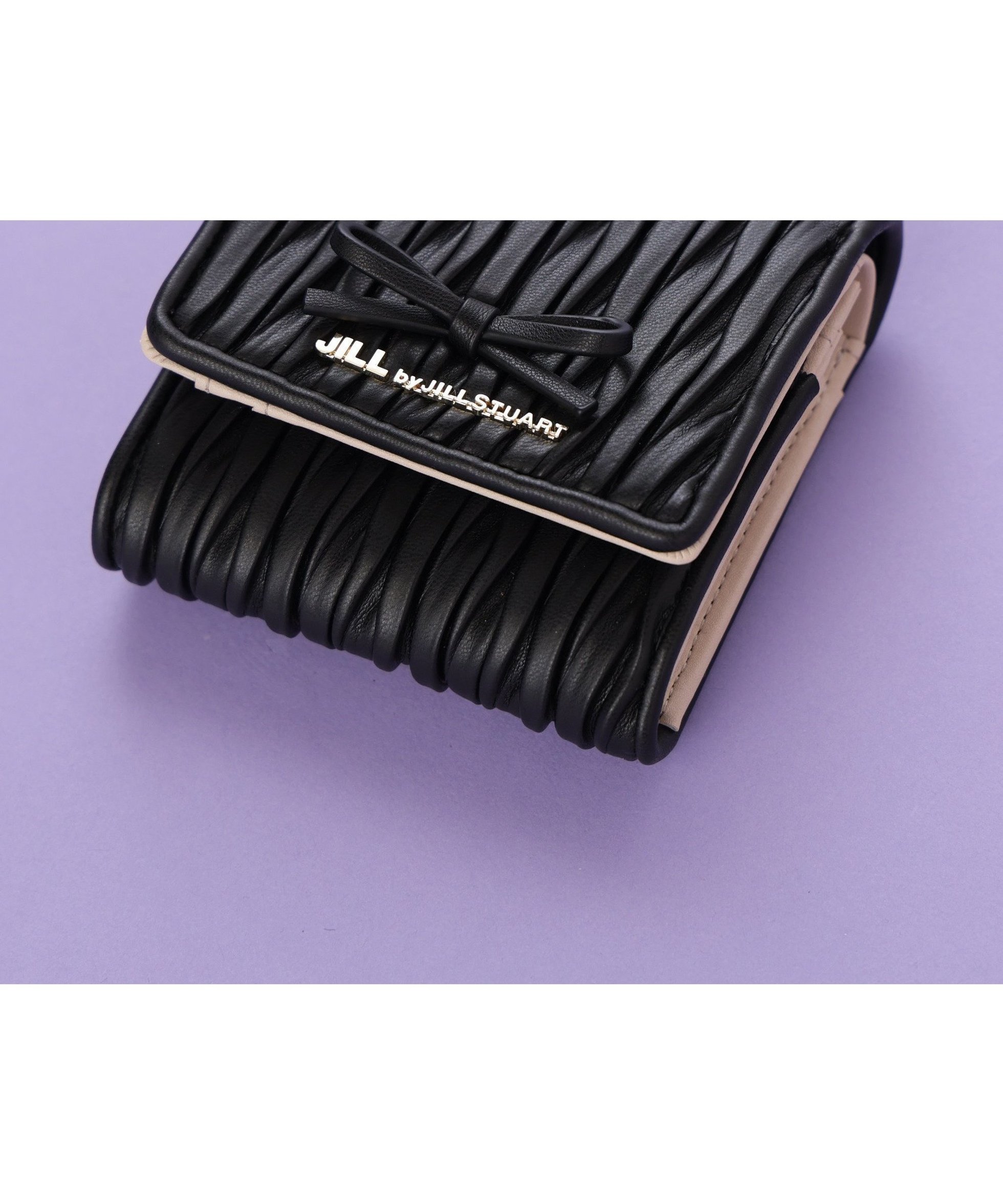 【ジルバイジルスチュアート/JILL by JILLSTUART】のミニリボンパフィフラップウォレット インテリア・キッズ・メンズ・レディースファッション・服の通販 founy(ファニー) 　ファッション　Fashion　レディースファッション　Fashion for Women　ウォレット　Wallet　コンパクト　Compact, Small Size　スマート　Smart, Elegant　フォルム　Silhouette, Form　リボン　Ribbon, Bow　財布　Wallet, Purse　ブラック|ID: prp329100004831480 ipo3291000000035177246