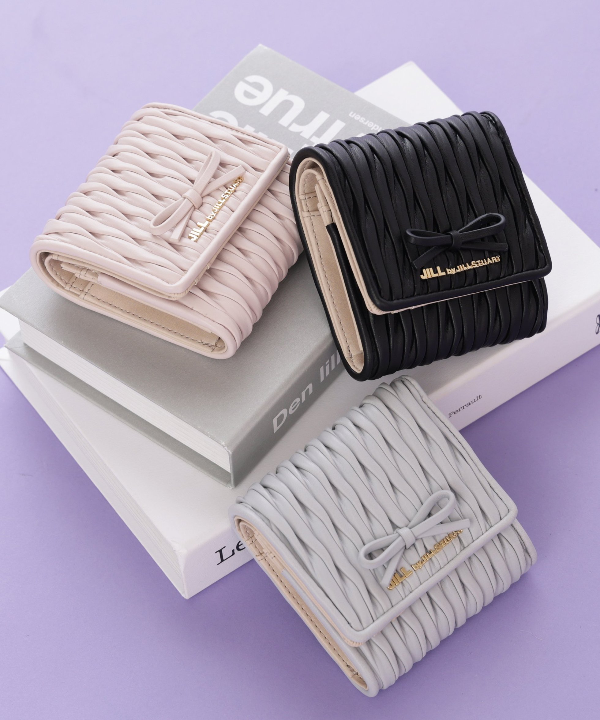 【ジルバイジルスチュアート/JILL by JILLSTUART】のミニリボンパフィフラップウォレット インテリア・キッズ・メンズ・レディースファッション・服の通販 founy(ファニー) 　ファッション　Fashion　レディースファッション　Fashion for Women　ウォレット　Wallet　コンパクト　Compact, Small Size　スマート　Smart, Elegant　フォルム　Silhouette, Form　リボン　Ribbon, Bow　財布　Wallet, Purse　ブルー|ID: prp329100004831480 ipo3291000000035177249