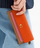 【コーチ/COACH】の【公式】ミラ ロング フラップ ウォレット・カラーブロック 人気、トレンドファッション・服の通販 founy(ファニー) ファッション Fashion レディースファッション Fashion for Women クラシック Classic, Timeless Style コンパクト Compact, Small Size ジップ Zip, Zipper 財布 Wallet, Purse ニューヨーク New York, NYC Style フラップ Flap, Flap Pocket ブロック Block, Solid Block Pattern ロング Long, Long-Length おすすめ Recommended / Our Picks ギフト プレゼント Gift / Present thumbnail ORANGE|ID: prp329100004831483 ipo3291000000035177264