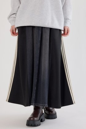 【ロデオクラウンズワイドボウル/RODEO CROWNS WIDE BOWL】のカスタムトラック デニムスカート 人気、トレンドファッション・服の通販 founy(ファニー) ファッション Fashion レディースファッション Fashion for Women スカート Skirts デニムスカート・カジュアルスカート Denim Skirts グラフィック Graphic, Graphic Design シンプル Simple, Minimal デニム Denim, Jeans Material ドッキング Docking, Mixed Material フレア Flare, Flared ポケット Pocket, Pocket Detail 楽ちん Easy Fit, Comfortable おすすめ Recommended / Our Picks |ID:prp329100004831487