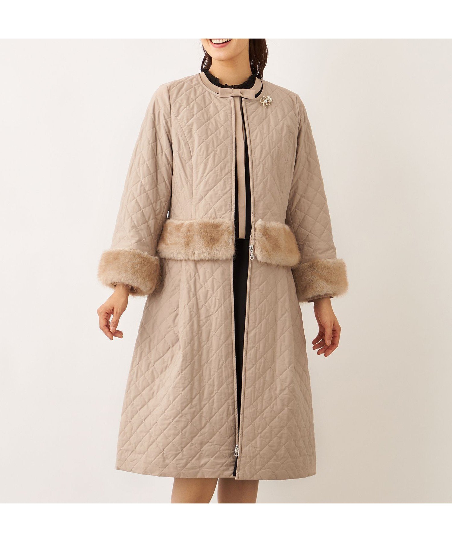 【トゥー ビー シック/TO BE CHIC】のファーコンビキルティング 2WAYコート インテリア・キッズ・メンズ・レディースファッション・服の通販 founy(ファニー) 　ファッション　Fashion　レディースファッション　Fashion for Women　アウター　Coat / Outerwear Collection　コート・ロングコート・ピーコート　Long Coats, Peacoats & More　キルト　Quilt, Quilted Fabric　ショート　Short, Short Length　ジャケット　Jacket, Outerwear　ストレッチ　Stretch, Stretchy Fabric　フェイクファー　Faux Fur, Imitation Fur　ロング　Long, Long-Length　エレガント 上品　Elegant　ベージュ|ID: prp329100004831533 ipo3291000000035177794