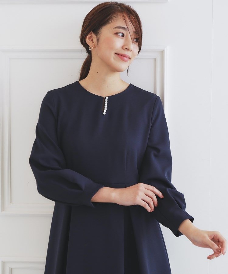 【インデックス/INDEX】の通勤・セレモニー対応 キーネックパール調フレアワンピース【洗濯機洗い可/イージーアイロン】 インテリア・キッズ・メンズ・レディースファッション・服の通販 founy(ファニー) 　ファッション　Fashion　レディースファッション　Fashion for Women　ワンピース　Dresses　シンプル　Simple, Minimal　ジャケット　Jacket, Outerwear　スマート　Smart, Elegant　ダブル　Double, Double-Breasted　ネックレス　Necklace, Pendant Necklace　パール　Pearl, Pearl Accent　フレア　Flare, Flared　フロント　Front, Front Design　ポケット　Pocket, Pocket Detail　エレガント 上品　Elegant　セレモニー　Ceremony　入学式　Entrance Ceremony　卒業式　Graduation Ceremony　ビジネス 仕事 通勤　Business / Work / Commuting　ネイビー|ID: prp329100004831540 ipo3291000000035177902